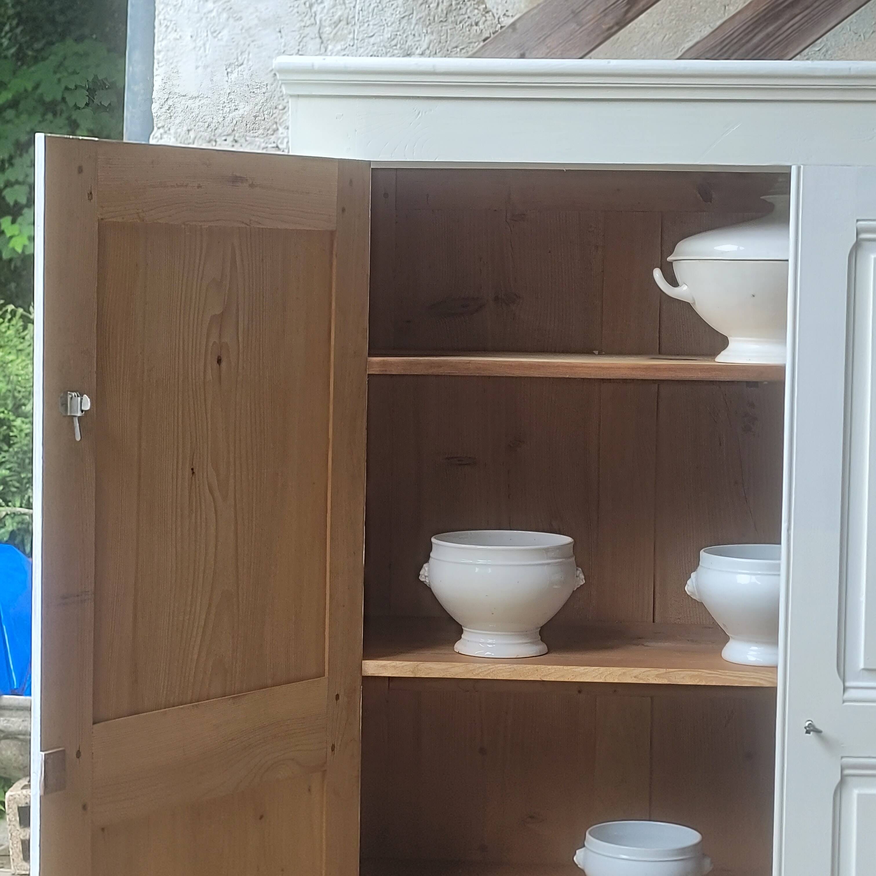 Buffet cabinet