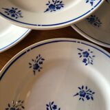 8 flat plates in antique earthenware