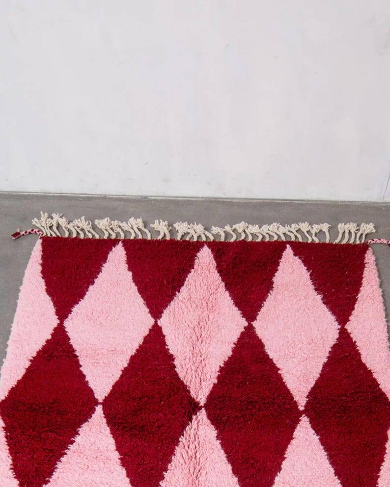 Off-white Moroccan rug with geometric patterns, 250cm x 200cm