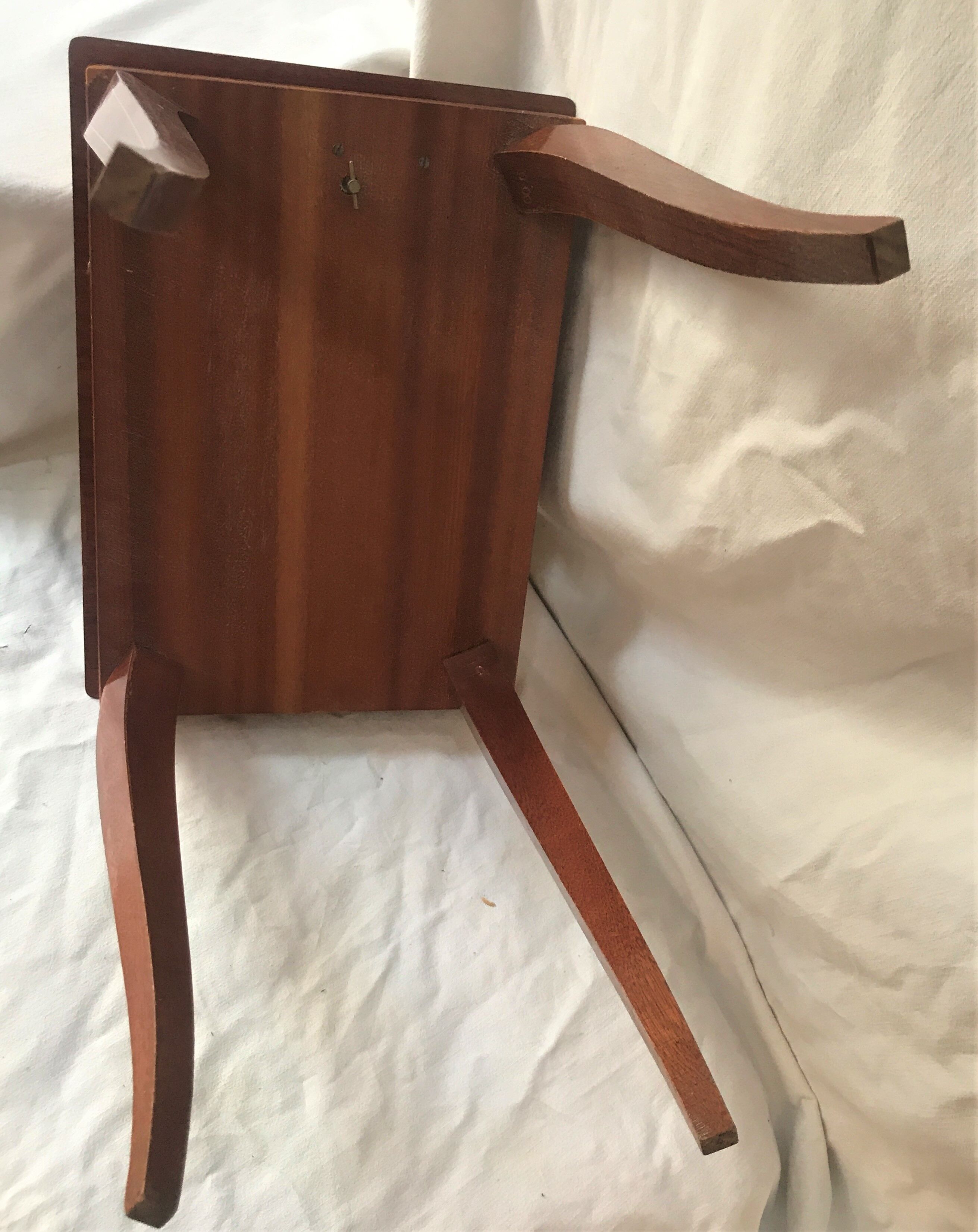 Table boite à musique marquéterie