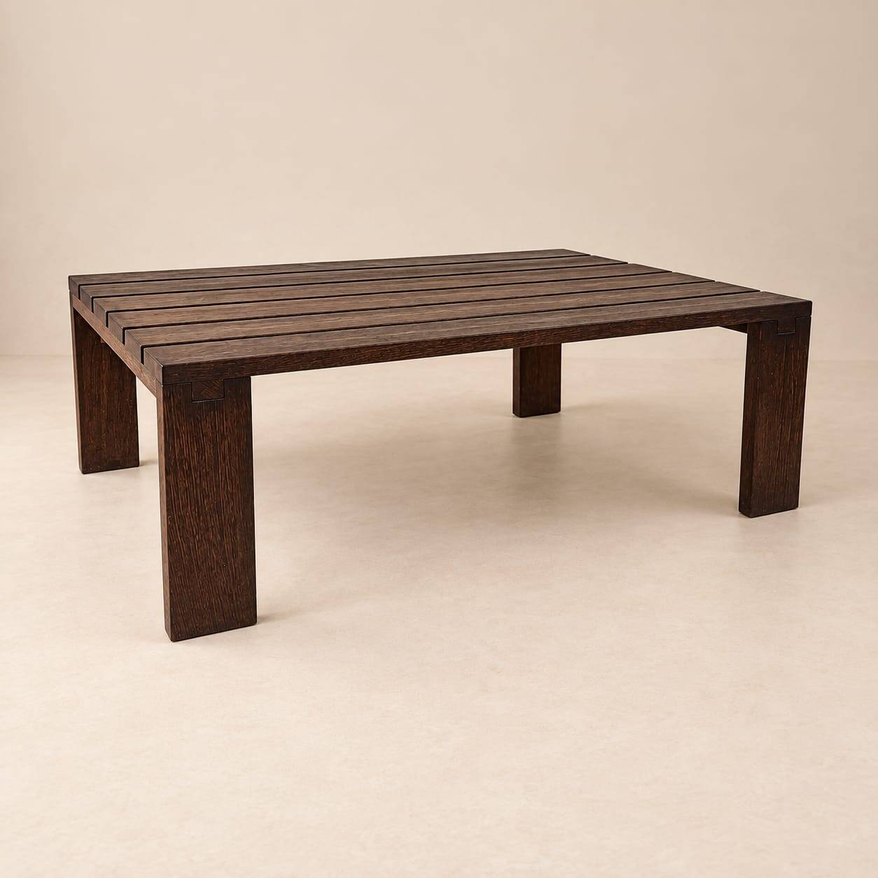 Table basse wenge néerlandaise des années 60.