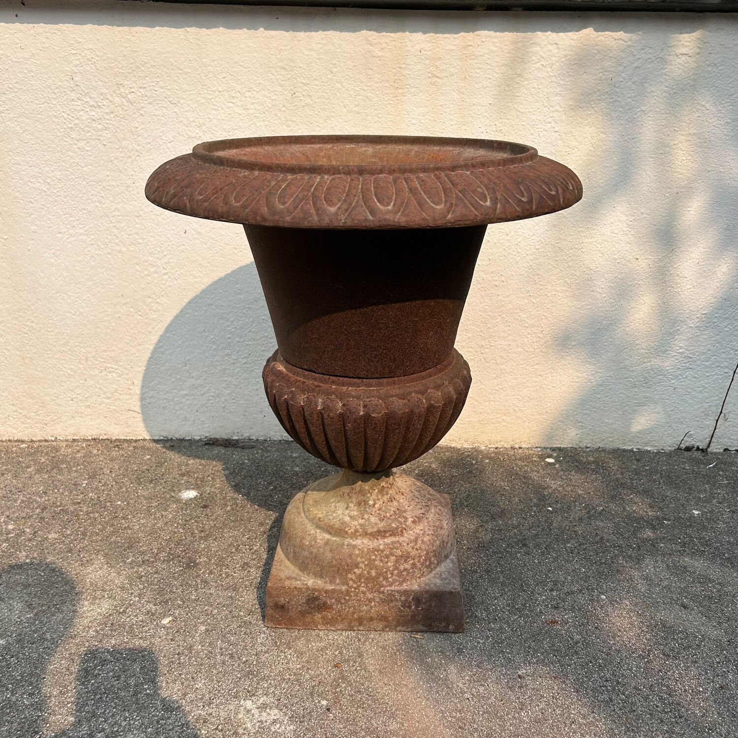 Médicis vase in cast iron