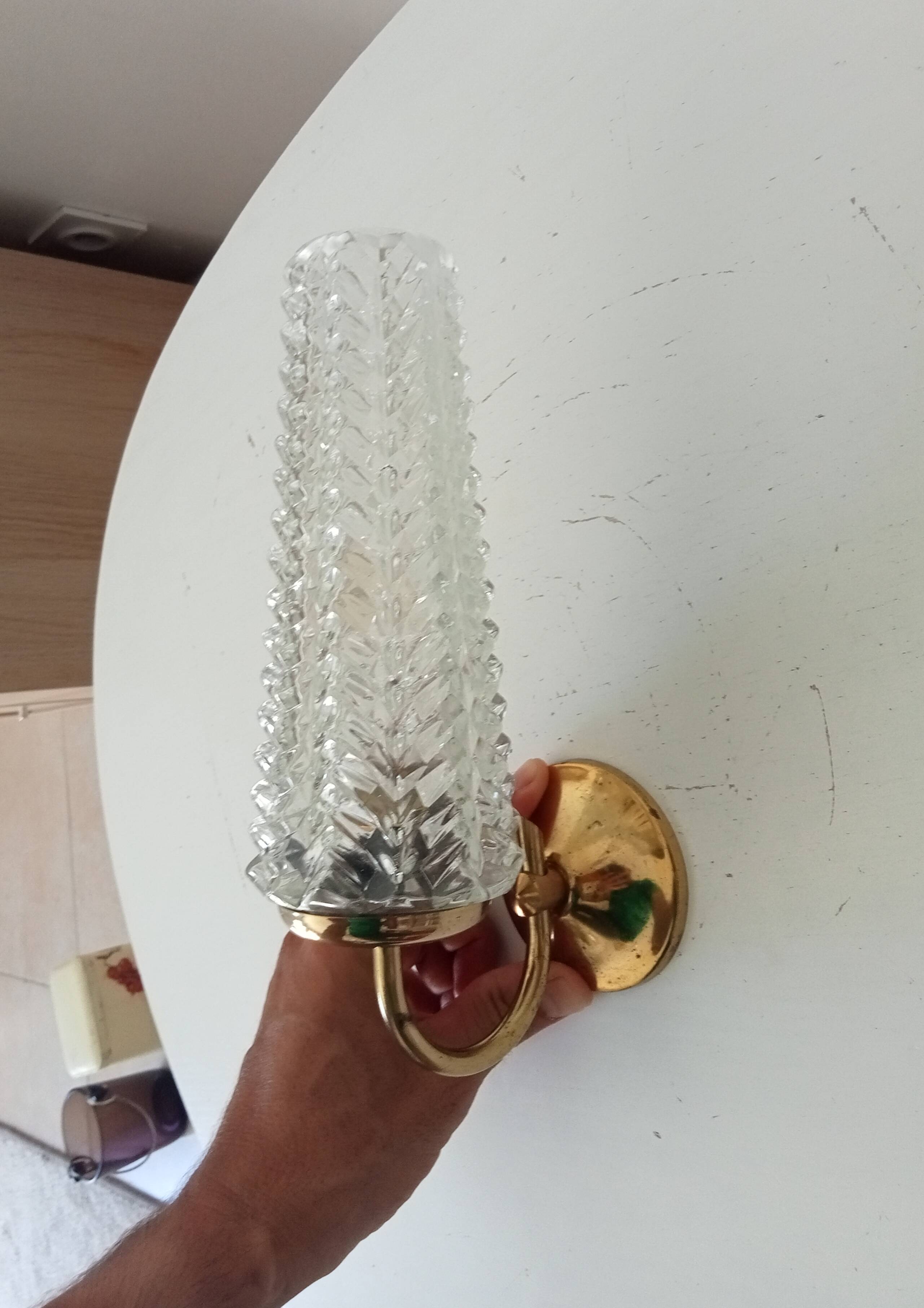 Vintage wall light in brass and etched glass.