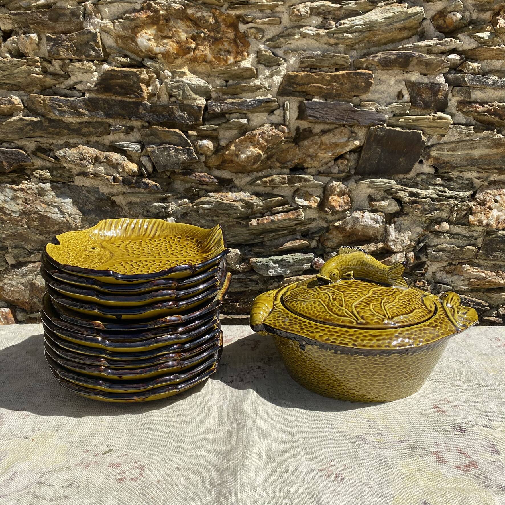 Vintage bouillabaisse service in faience, 13 pieces, 1970s.