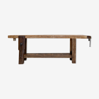 Carpenter's workbench in solid wood
