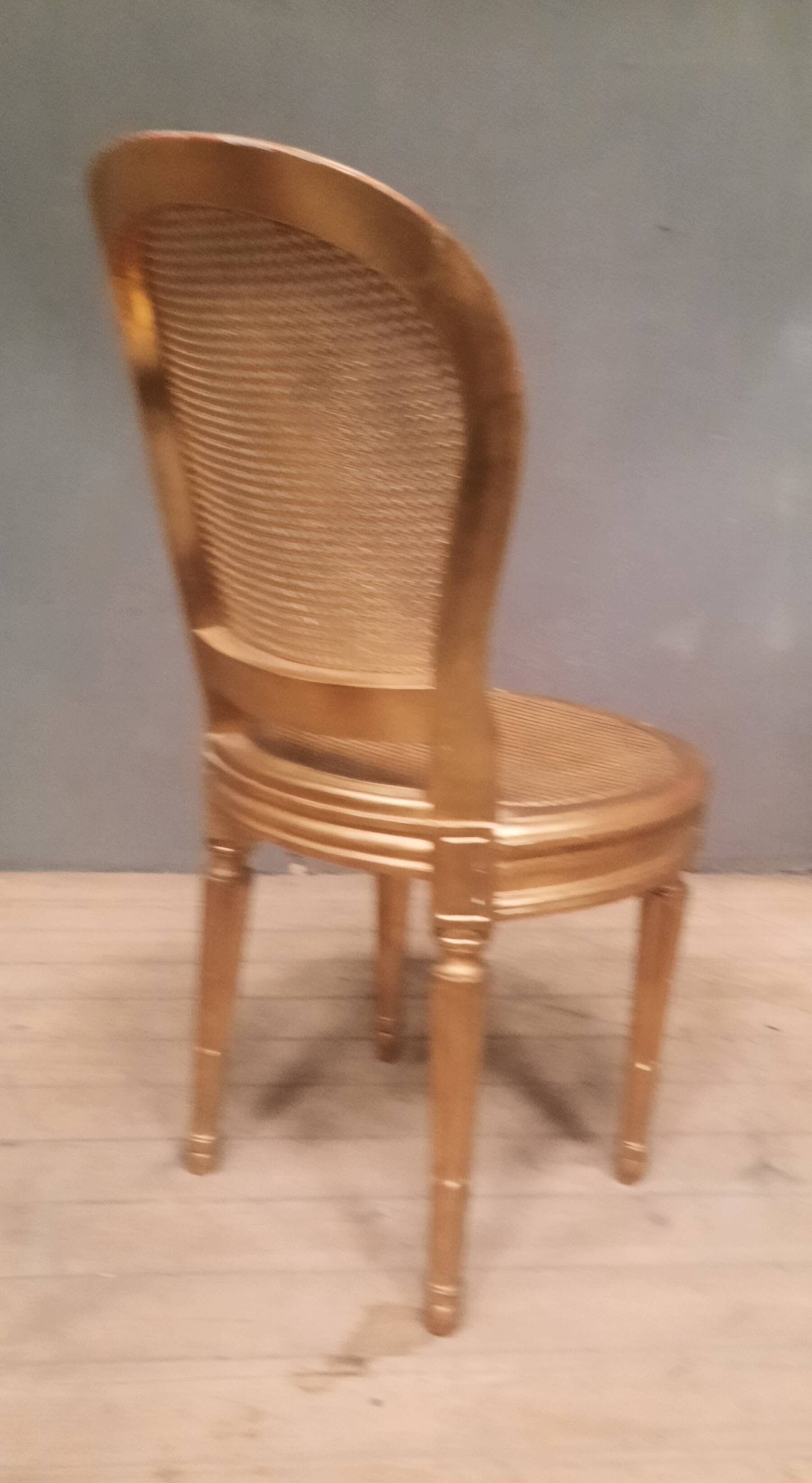 Chaise style Louis XVI en bois doré