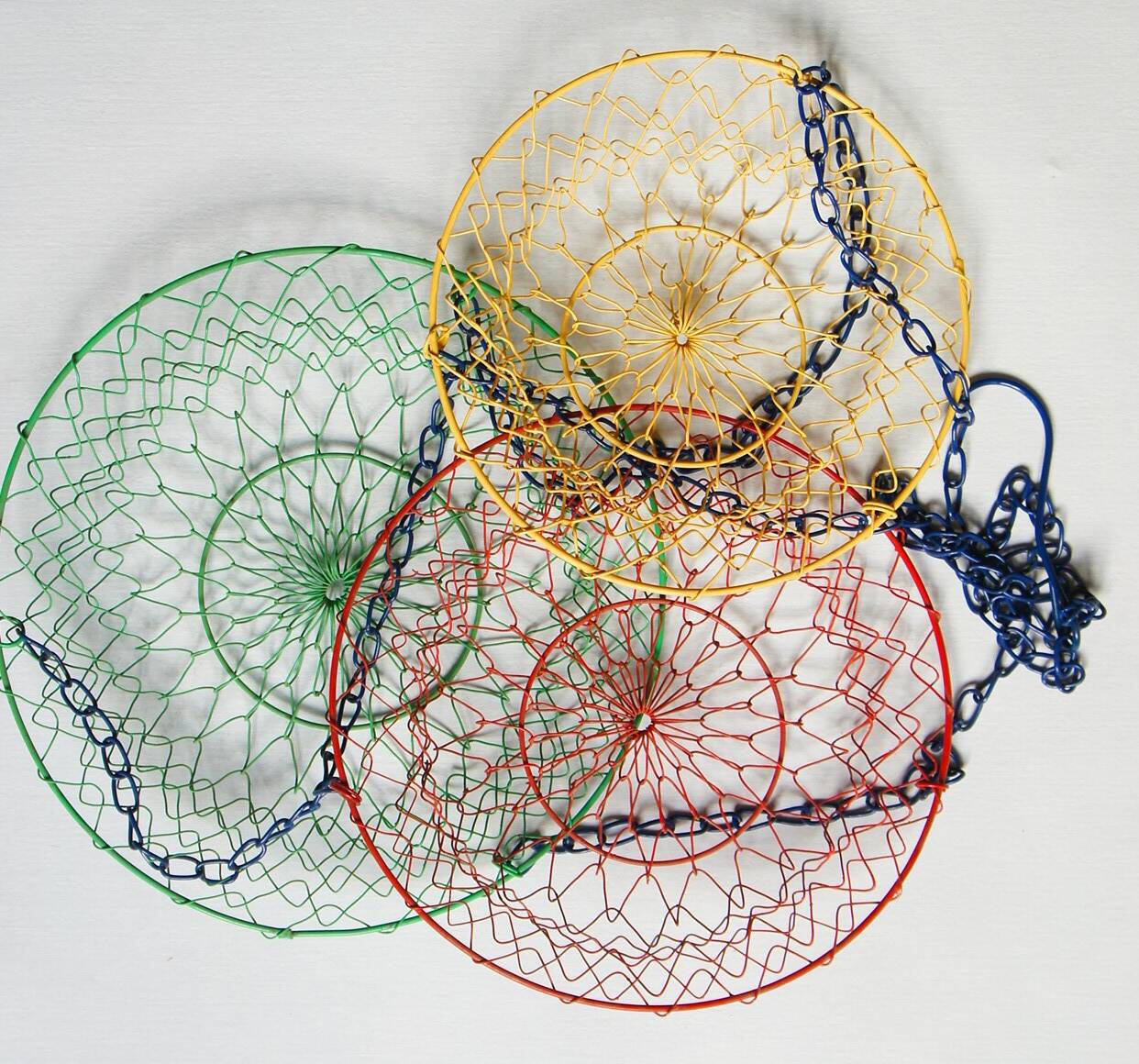 Suspension of 3 metal fruit baskets, circa 1980