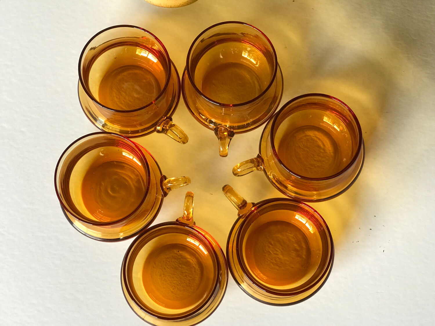 6 mugs in amber glass 1970s