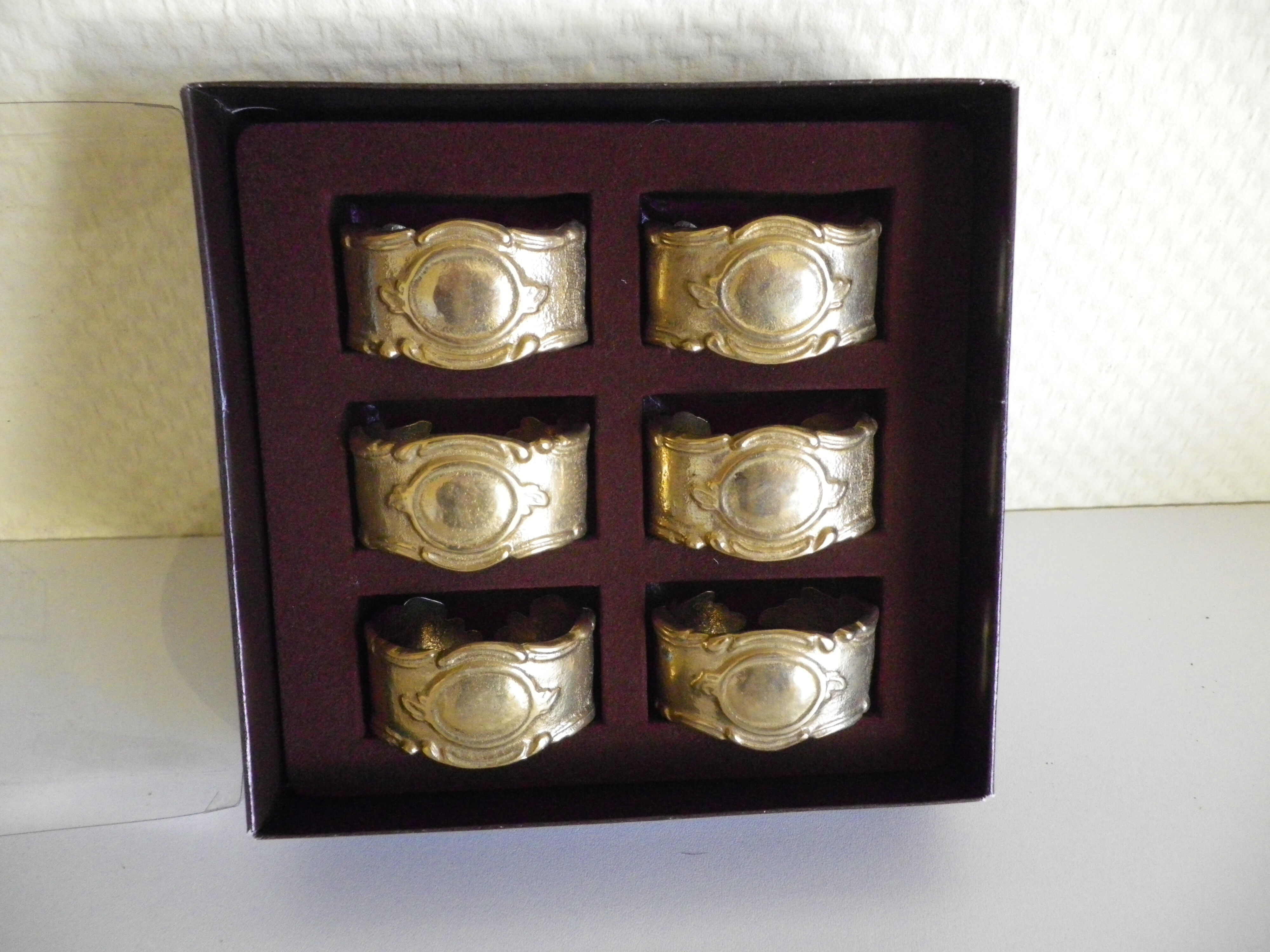 Six rounds of brass towel in their original box 1960  Art Deco