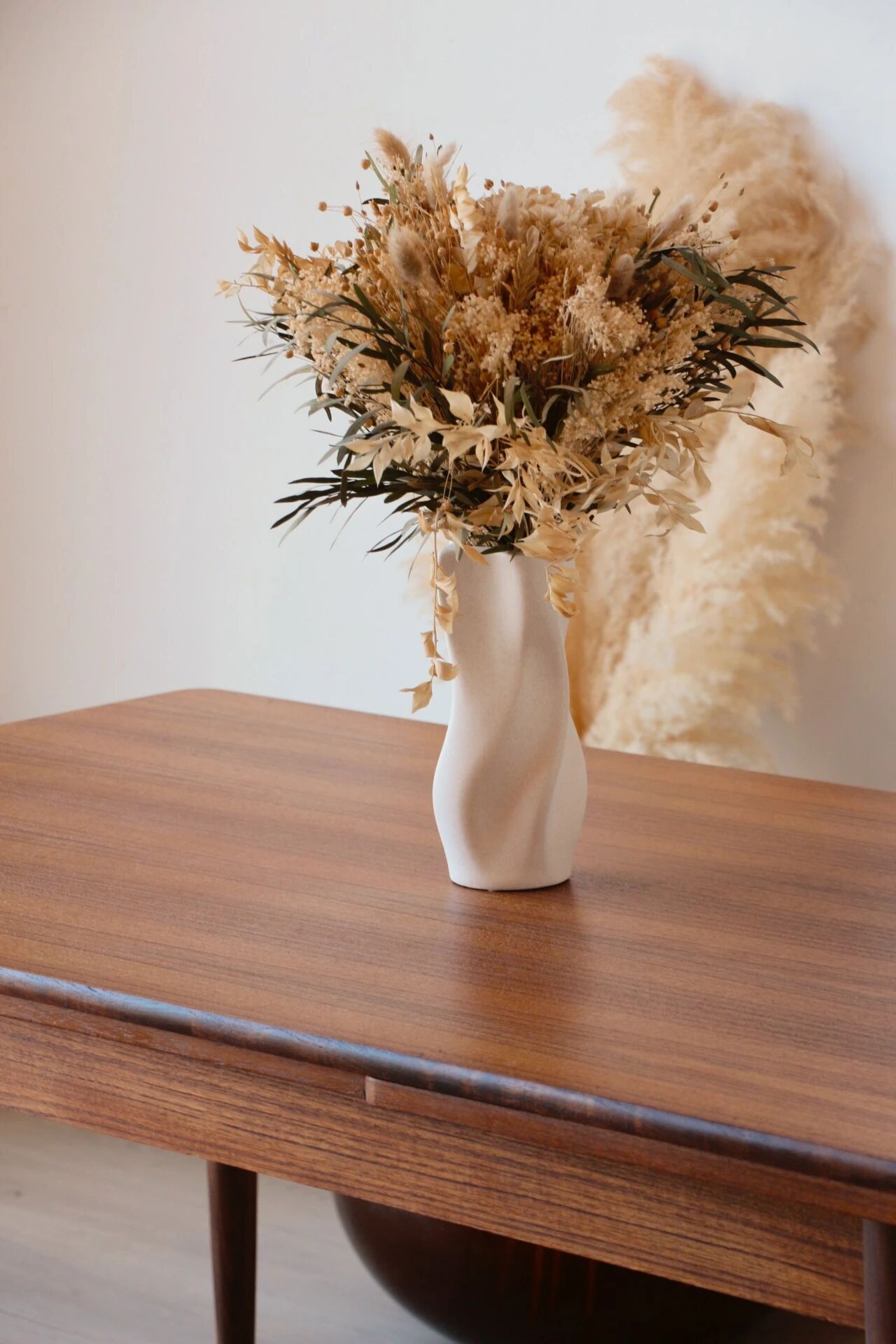 Vintage teak dining table – extendable Scandinavian design