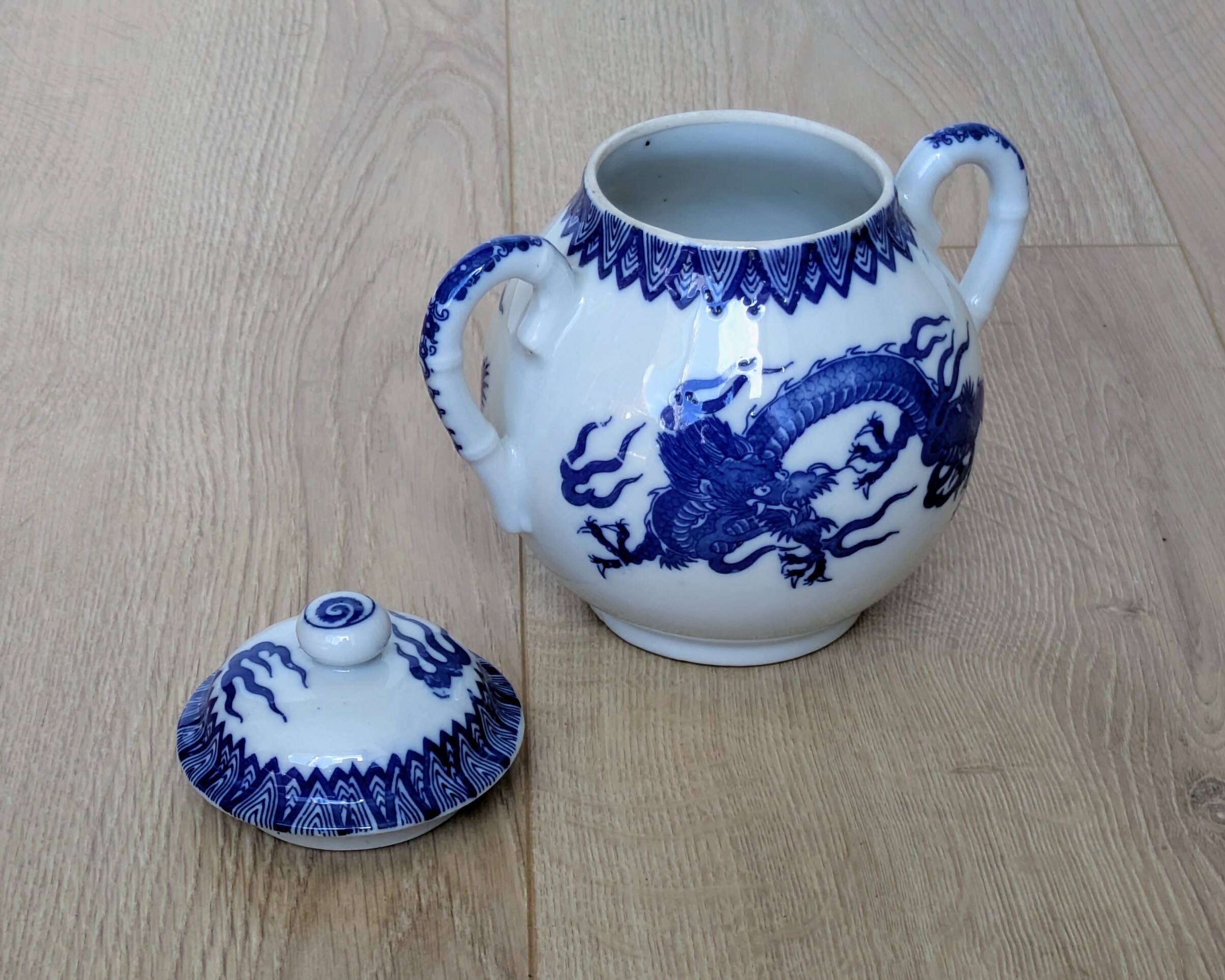 Porcelain sugar bowl with cobalt blue five-clawed dragon decor - Japan