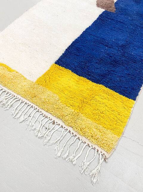Moroccan handmade beni ouairine rug size 150 x 250 cm