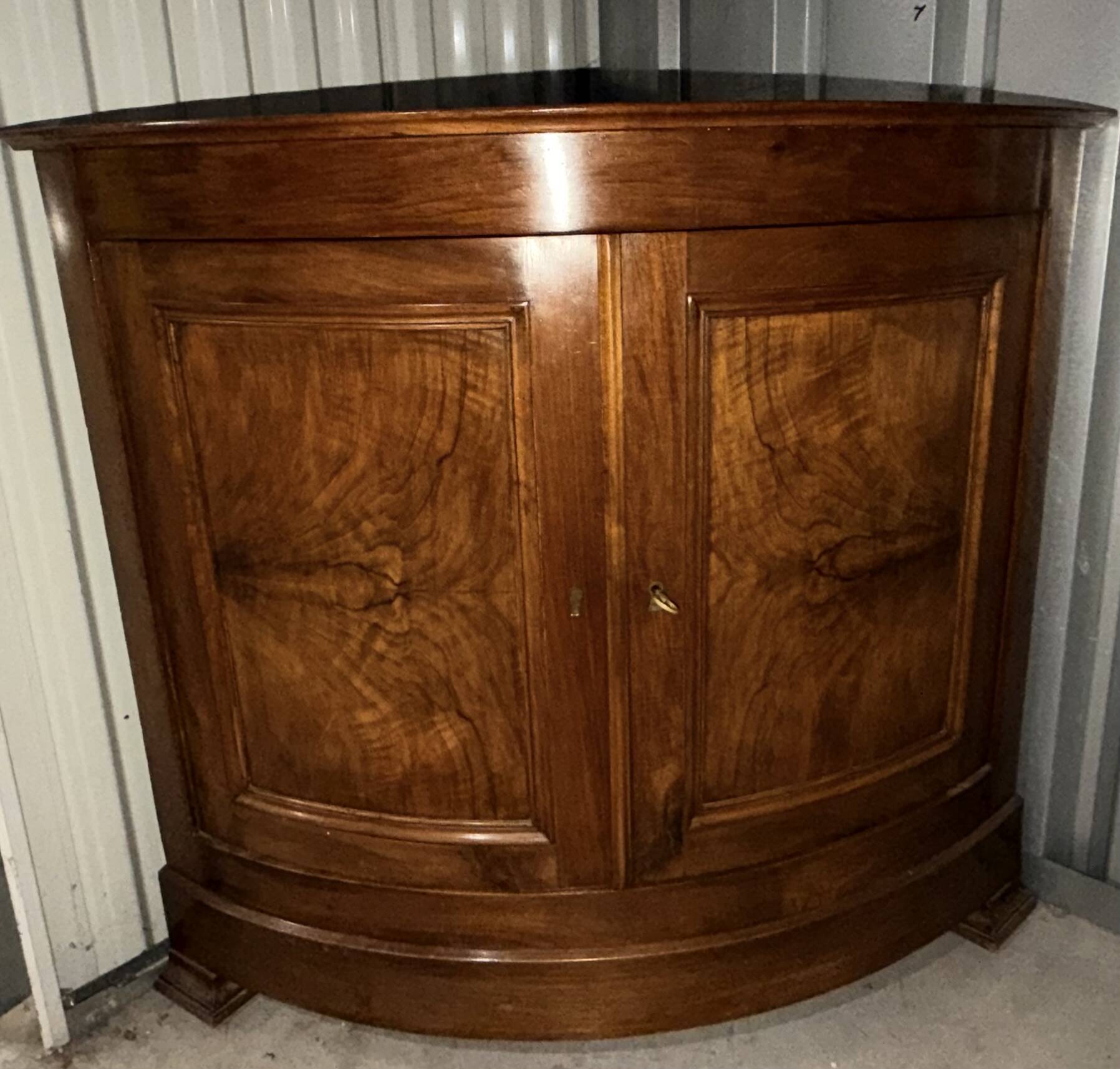 Corner cabinet wood