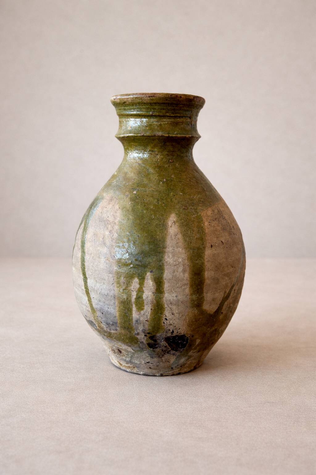 Cruche ancienne en grès émaillé – Europe, XVIIIe / début XIXe siècle