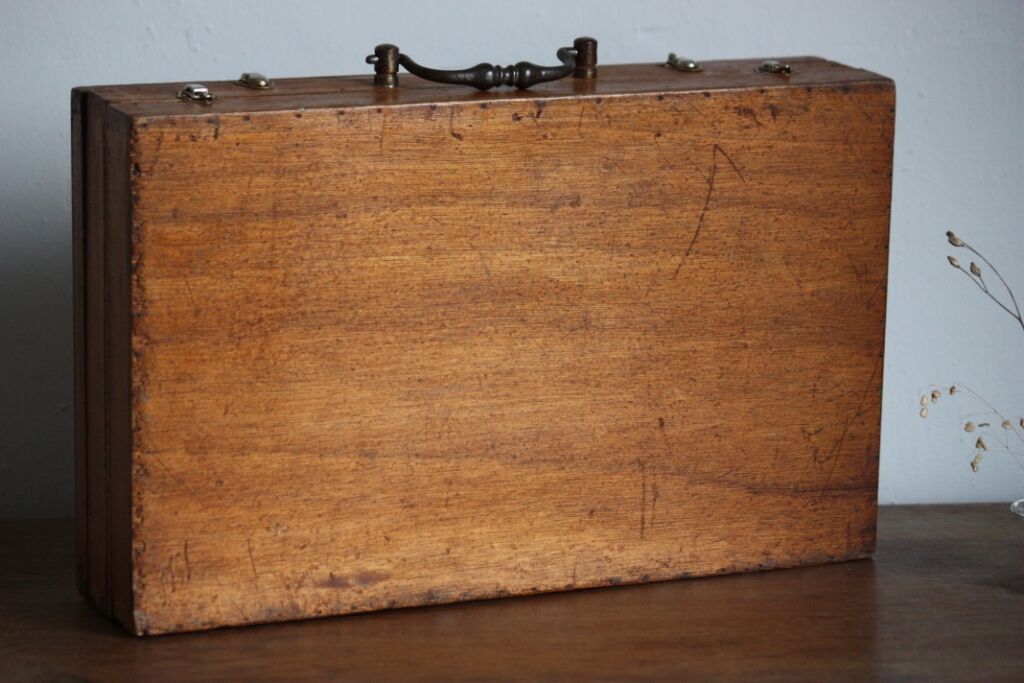 Boite de rangement en bois à fermoir