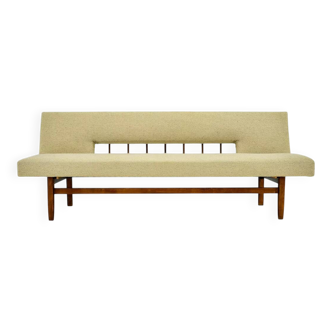 Canapé Mild-Century conçu par Miroslav Navratil,années 1960