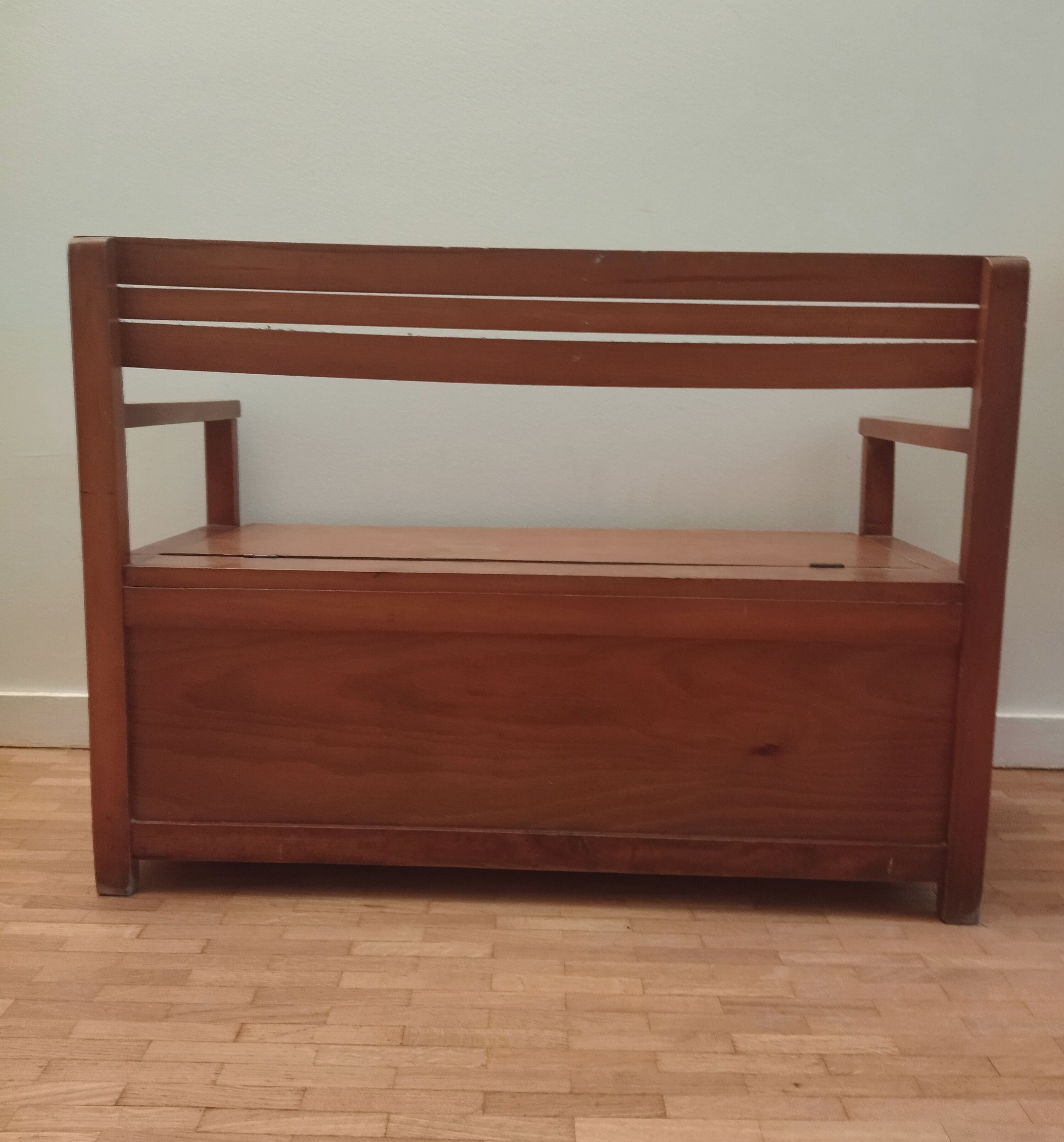 Vintage chest bench with backrest and armrests