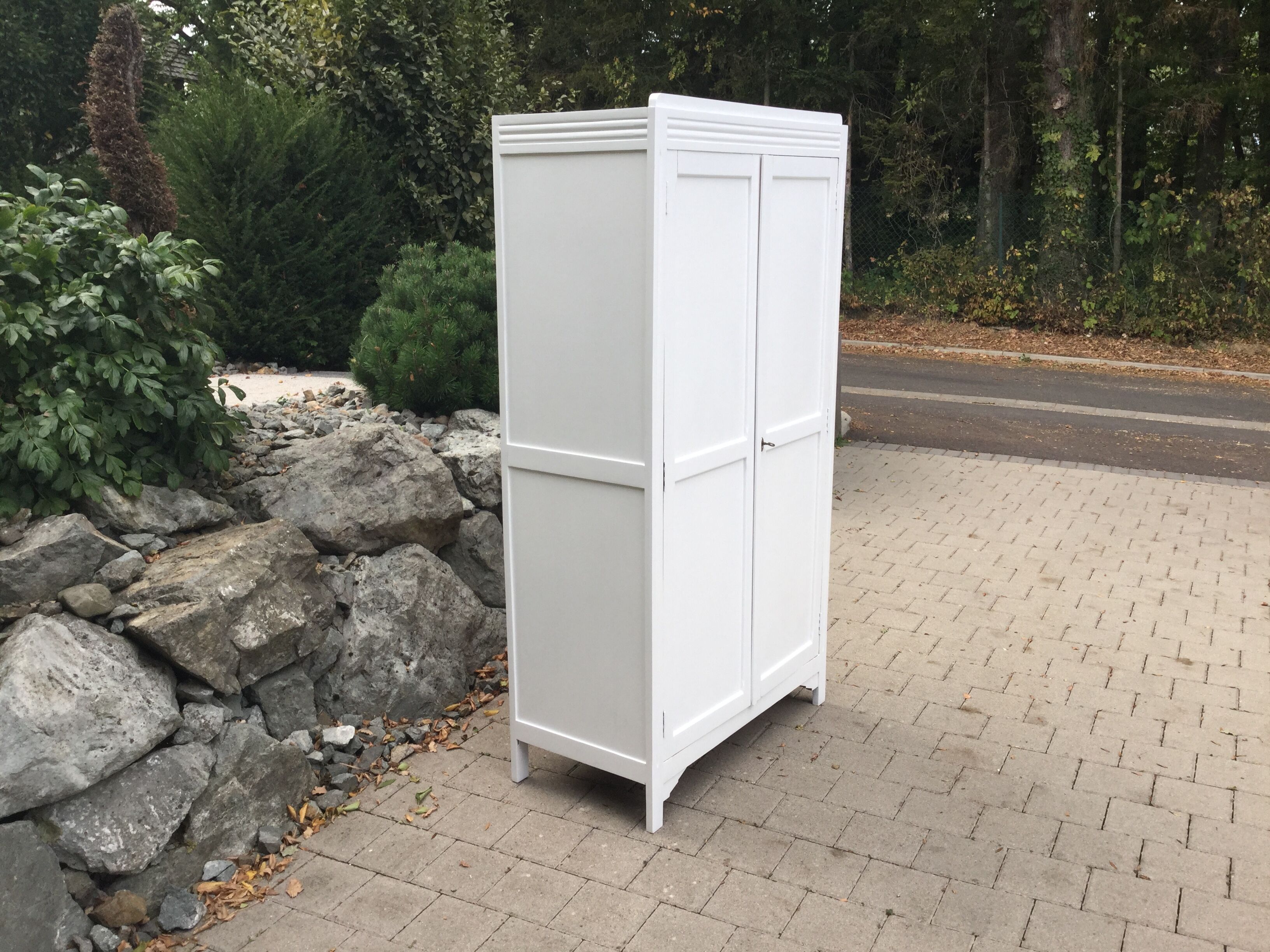 Armoire parisienne blanche