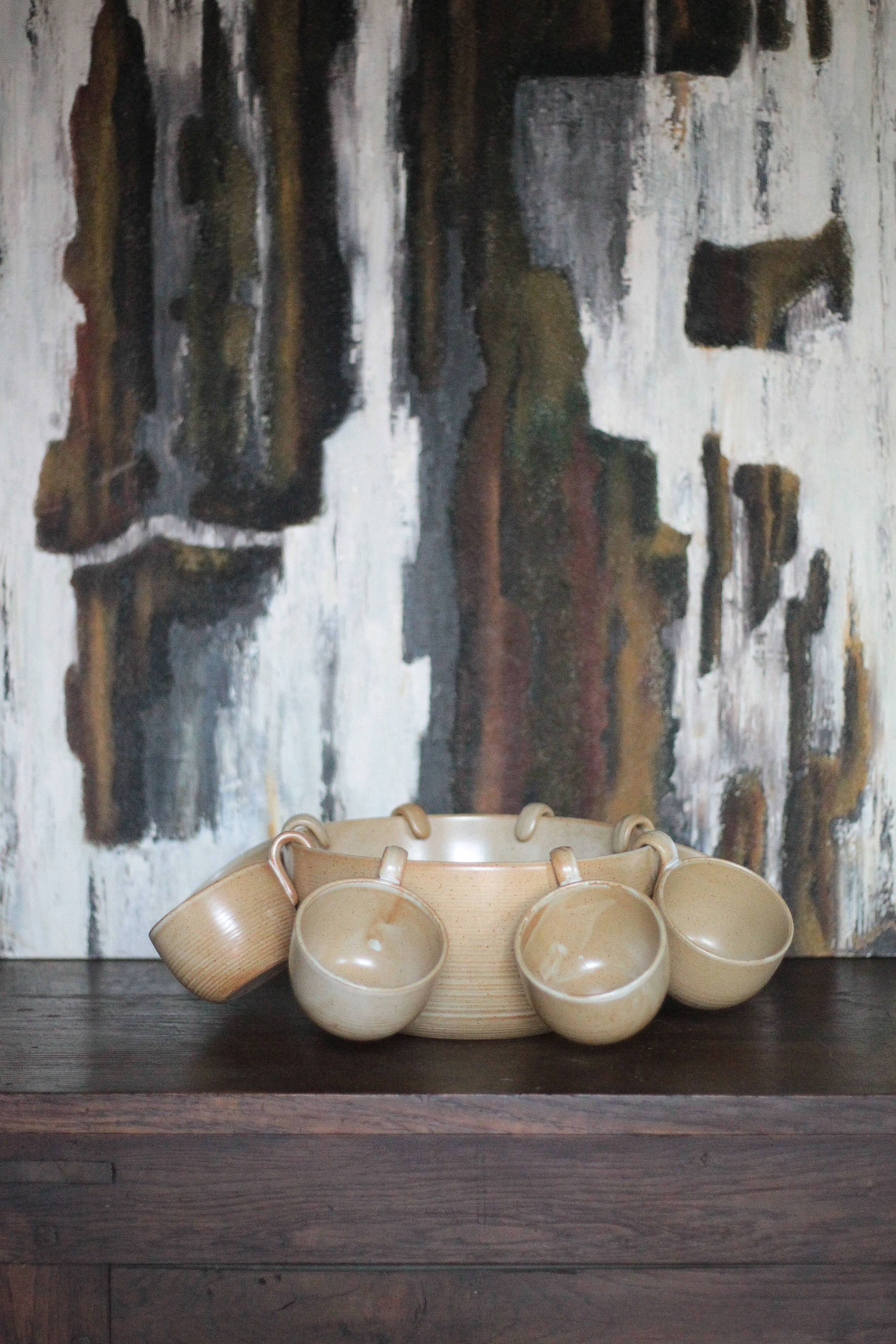 Service stoneware Village France salad bowl and its 8 cups, sangria service or