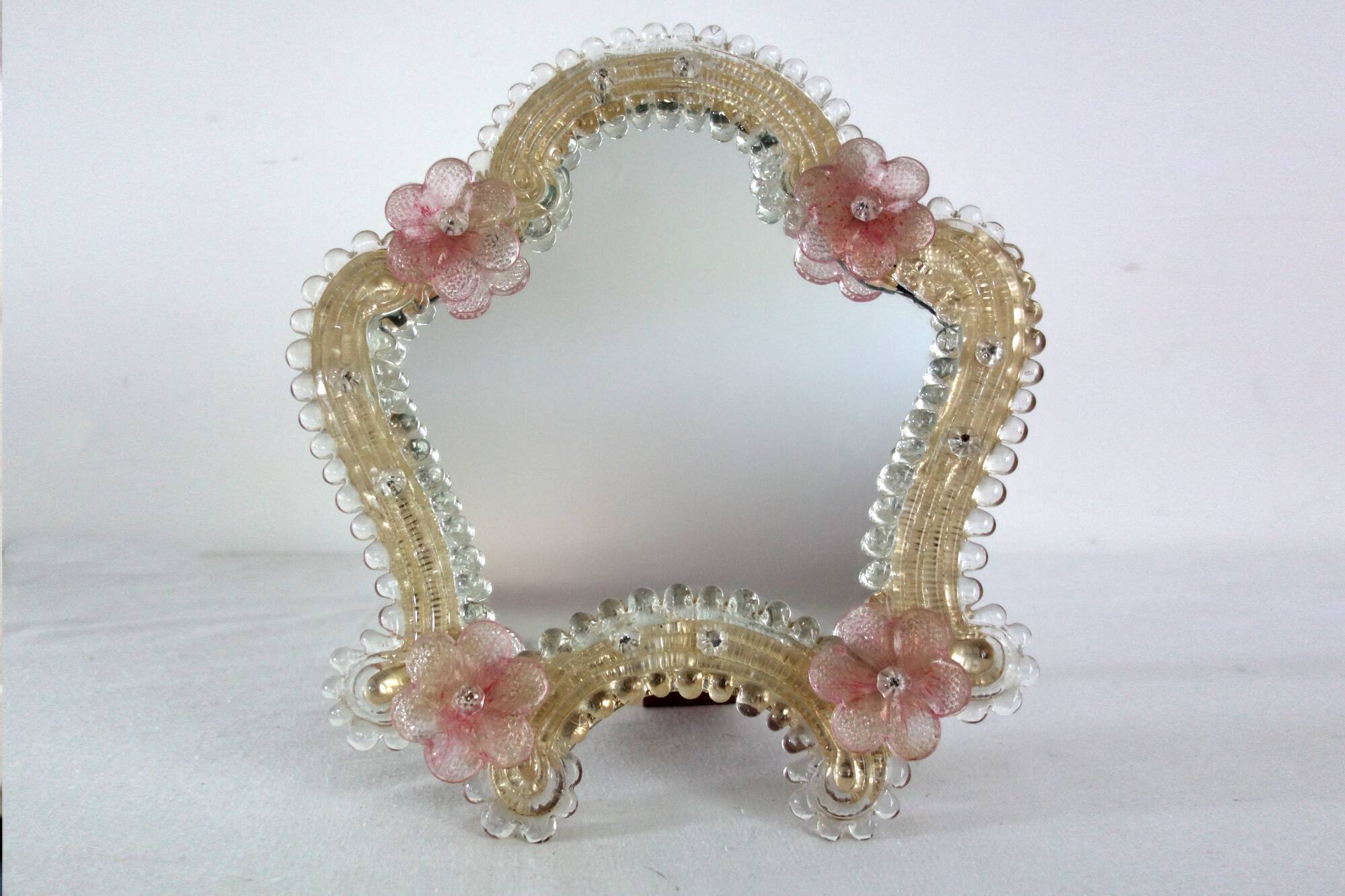 Venetian psyché mirror, blown glass from Murano, floral and beaded patterns.