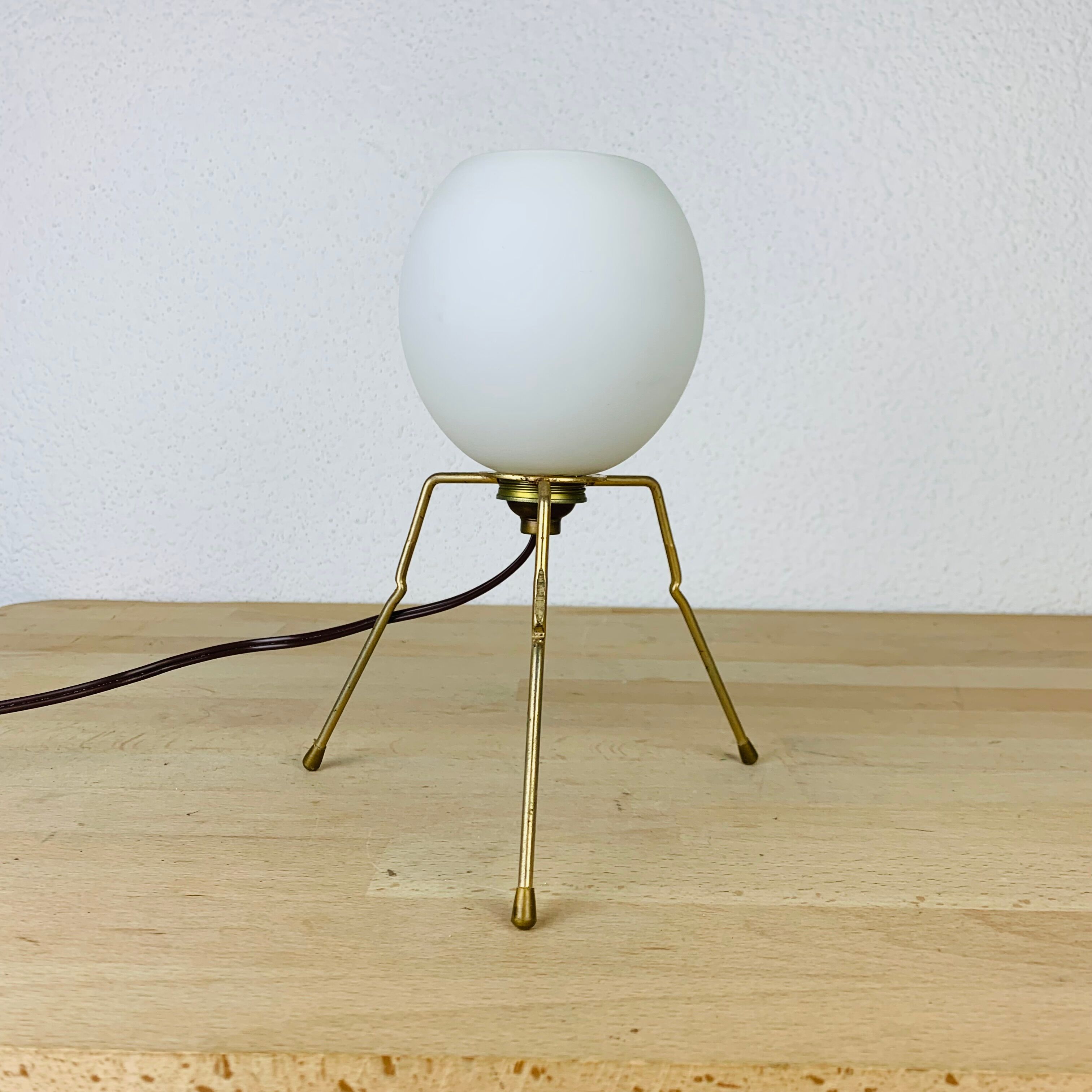 Lamp tripod brass 50s egg globe opaline