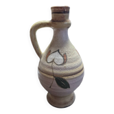 Cruche ou jarre artisanale avec une anse vase en poterie terre cuite effet fat lava fleurs stylisées