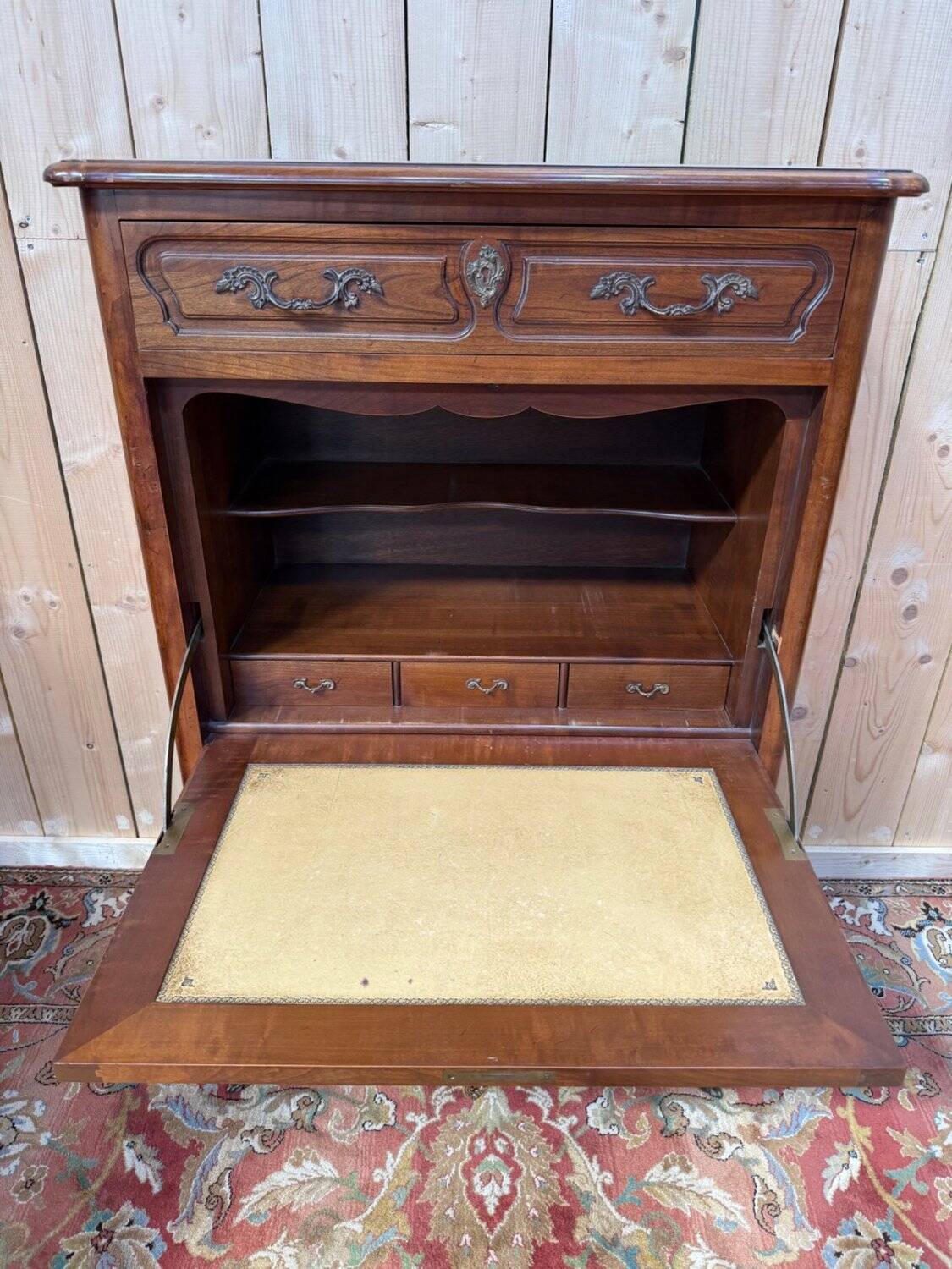 Secretary with drop-leaf in Louis XV style – Solid cherry wood – Chiselled bronze