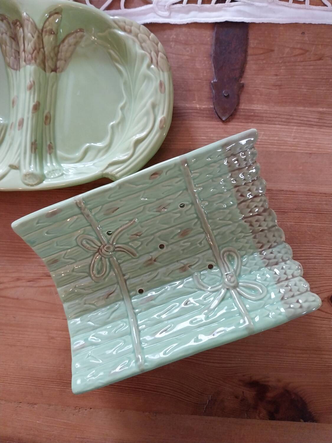 Dish and drainer for asparagus slip