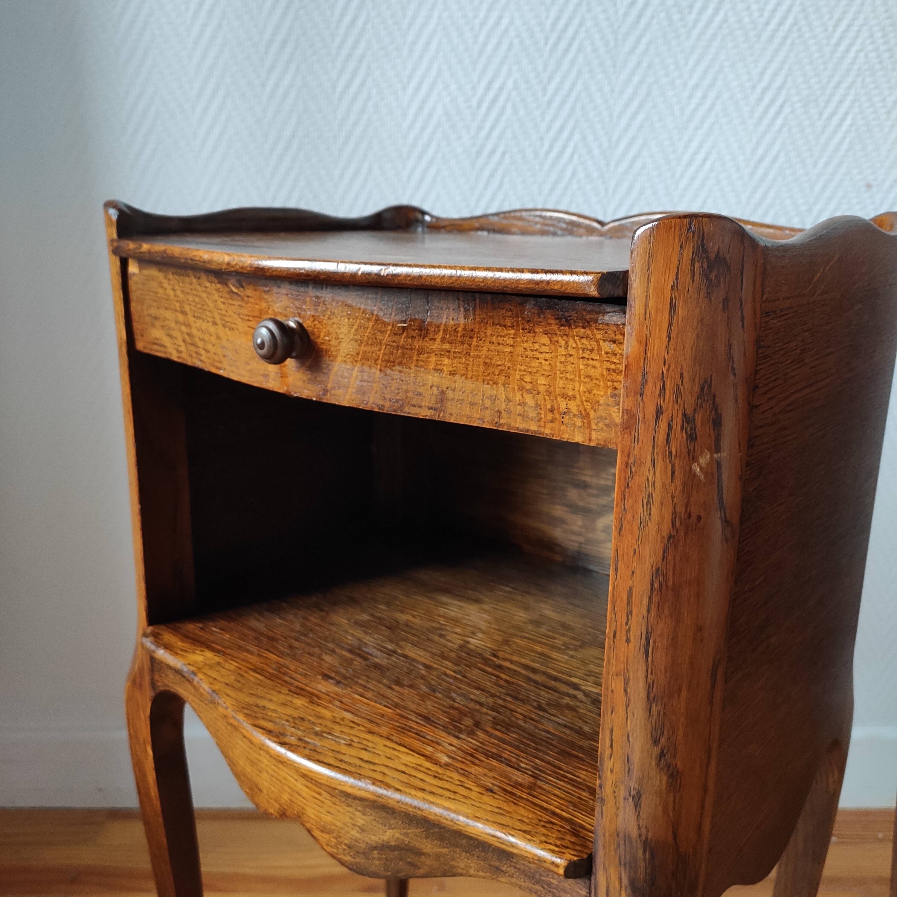 Paire de tables de chevet classique Louis xv