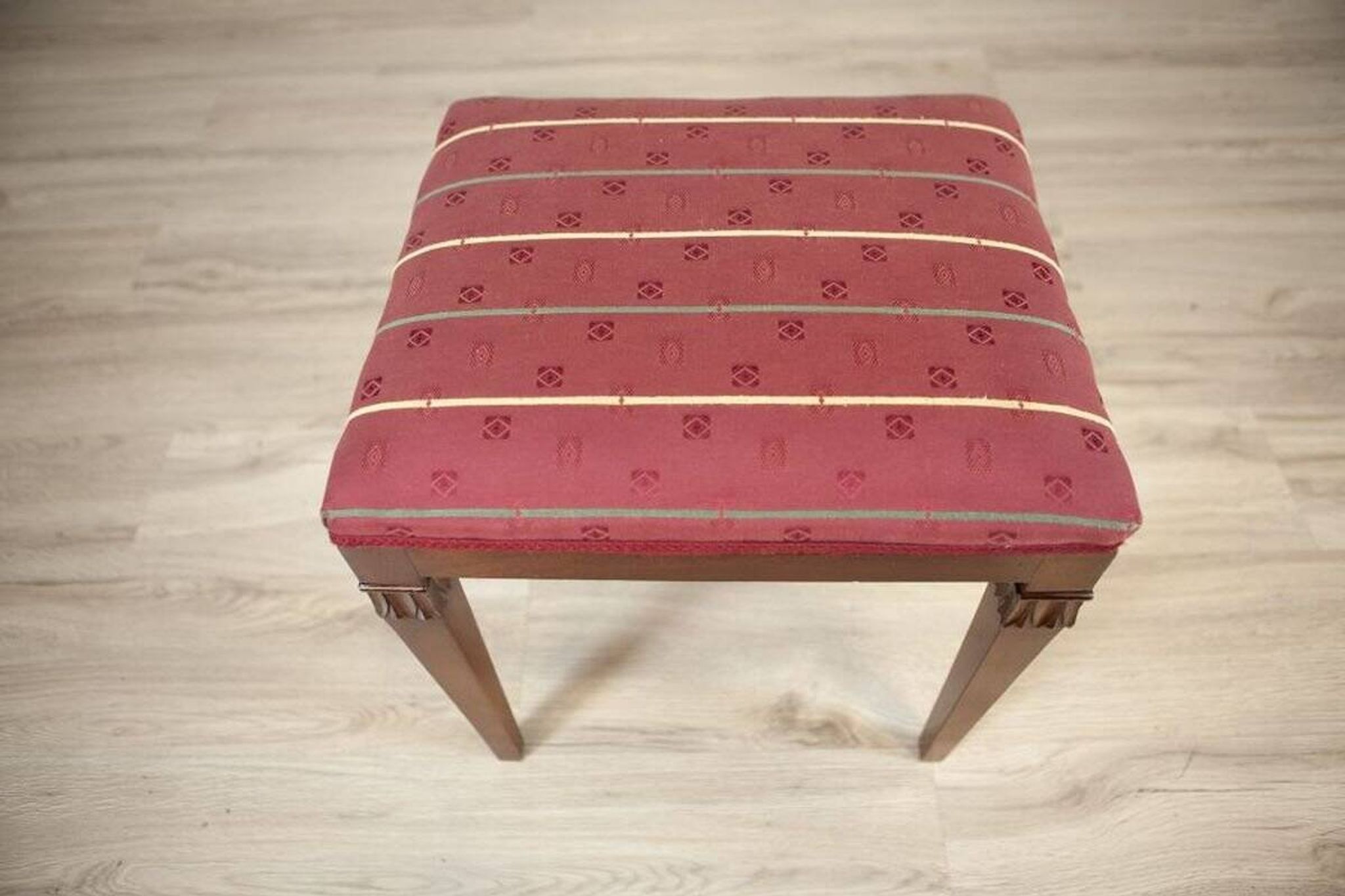 Tabouret en acajou du 20e siècle