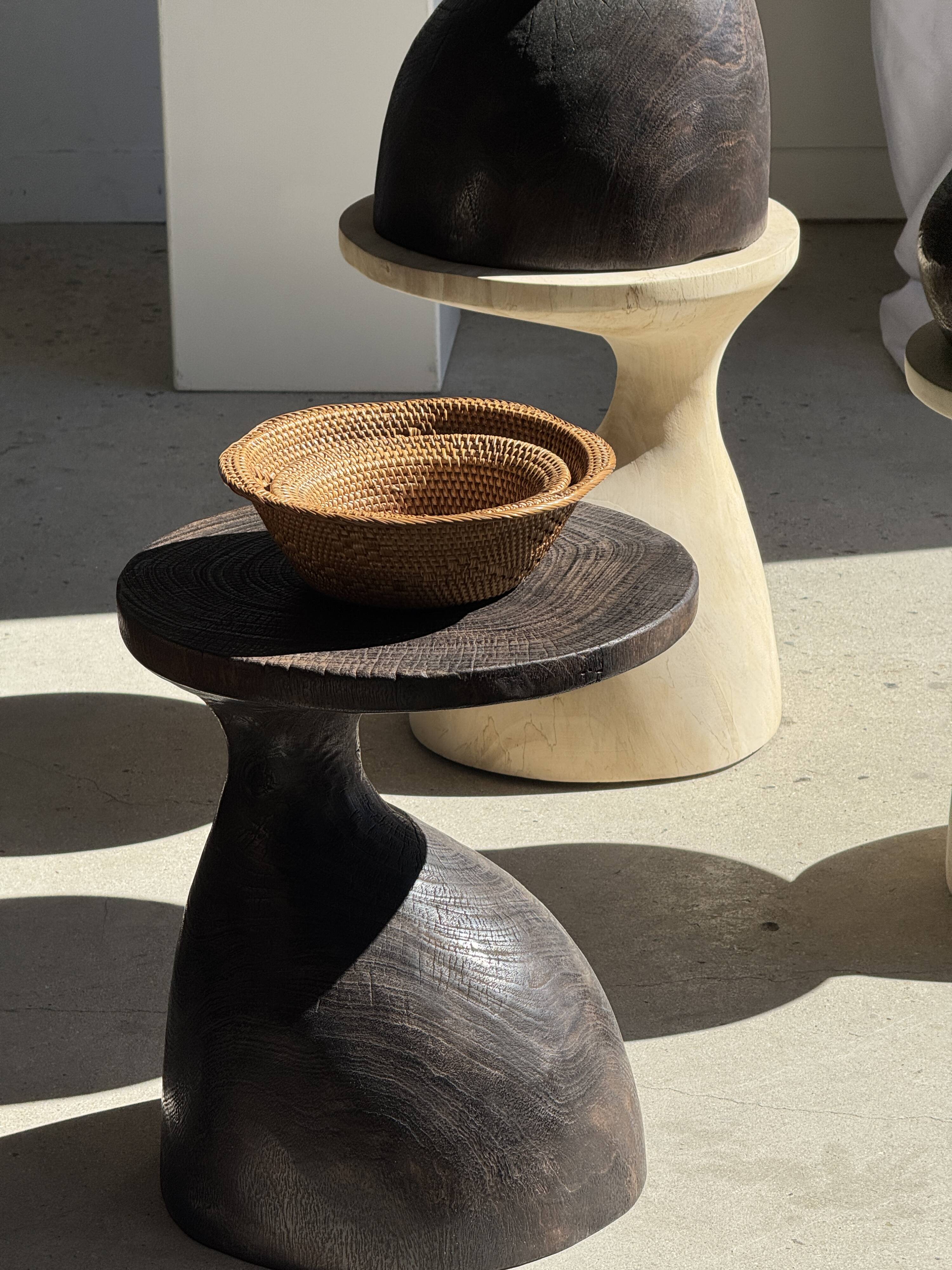 Sexy Neck - Solid wood (monoxyle) brown side table