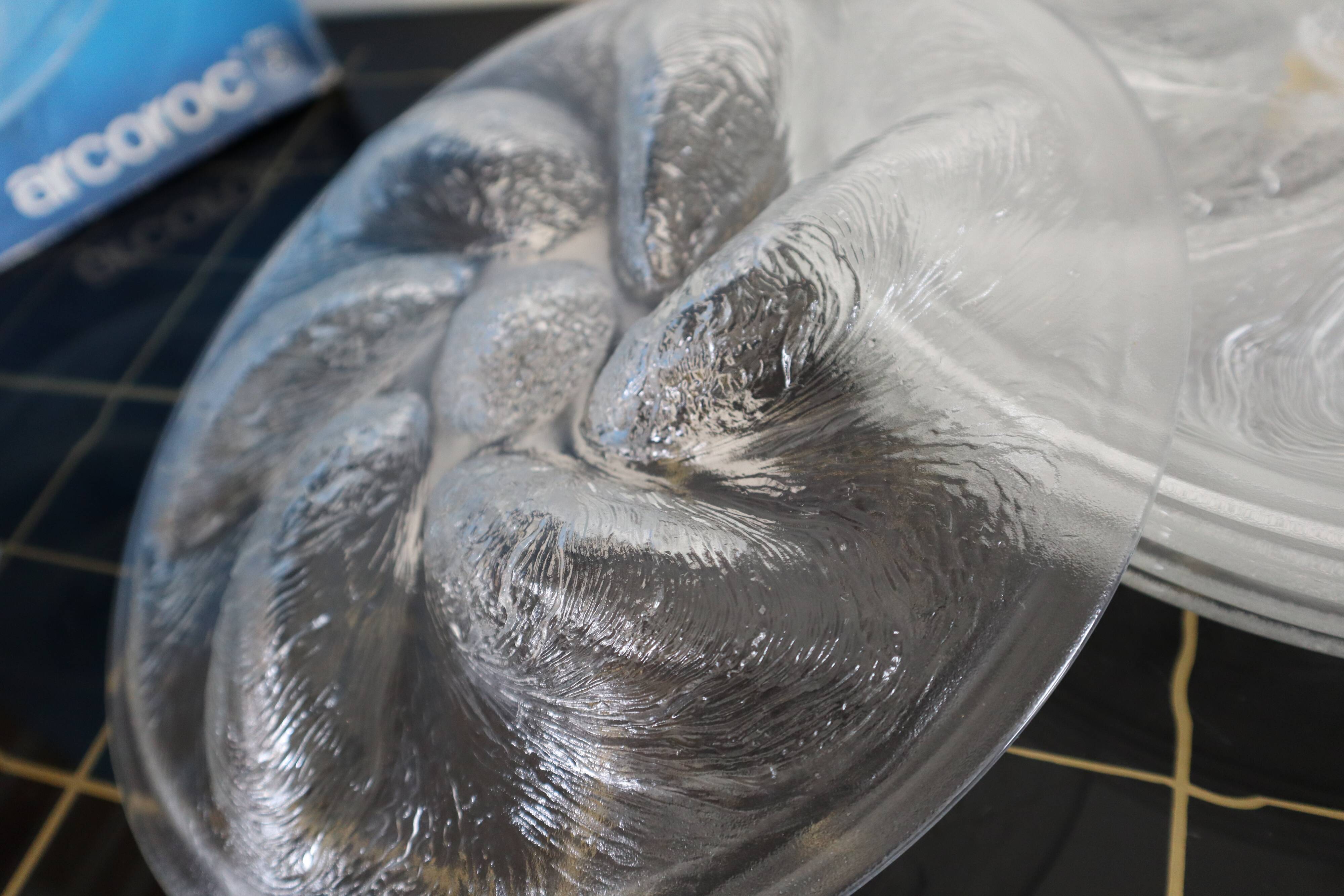 6 oyster plates and its 6 embossed glass forks, 1970s