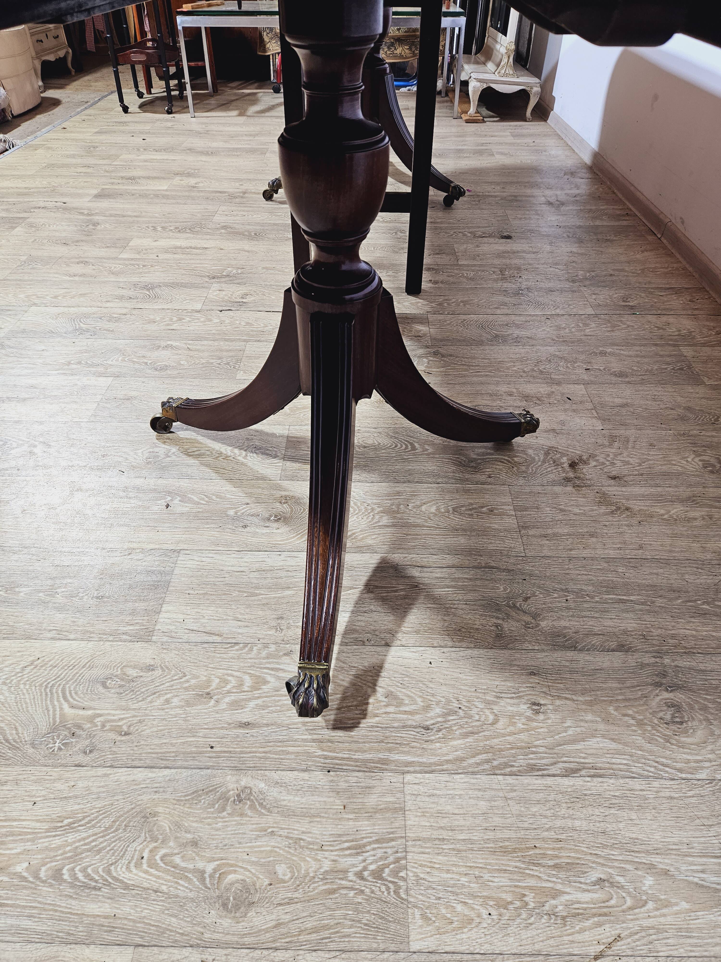 Elegant Dining Table, 2nd half of the 19th Century - Classic/Walnut