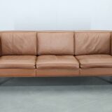 Canapé 3 places danois des années 1970 en cuir marron avec structure en hêtre