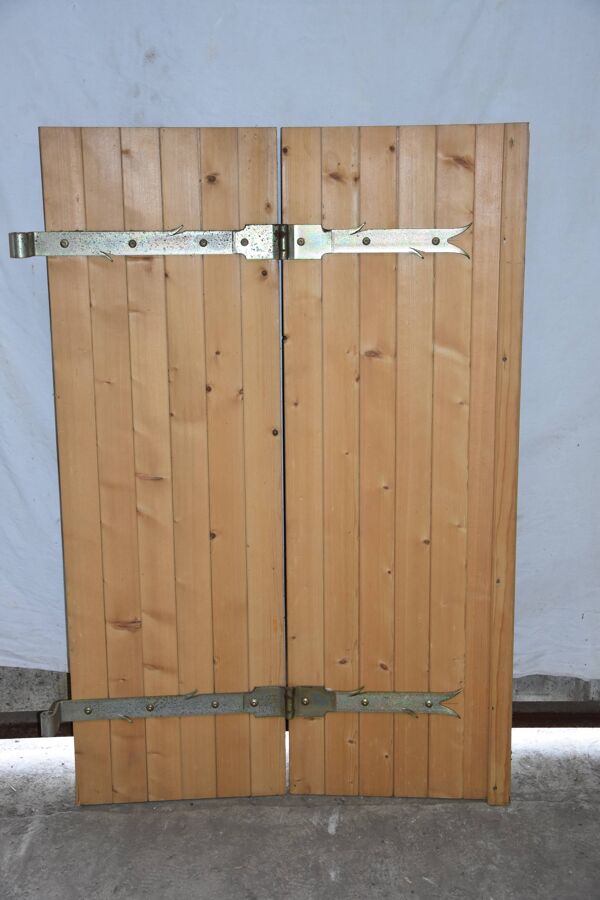 Volet en bois double battants repliable