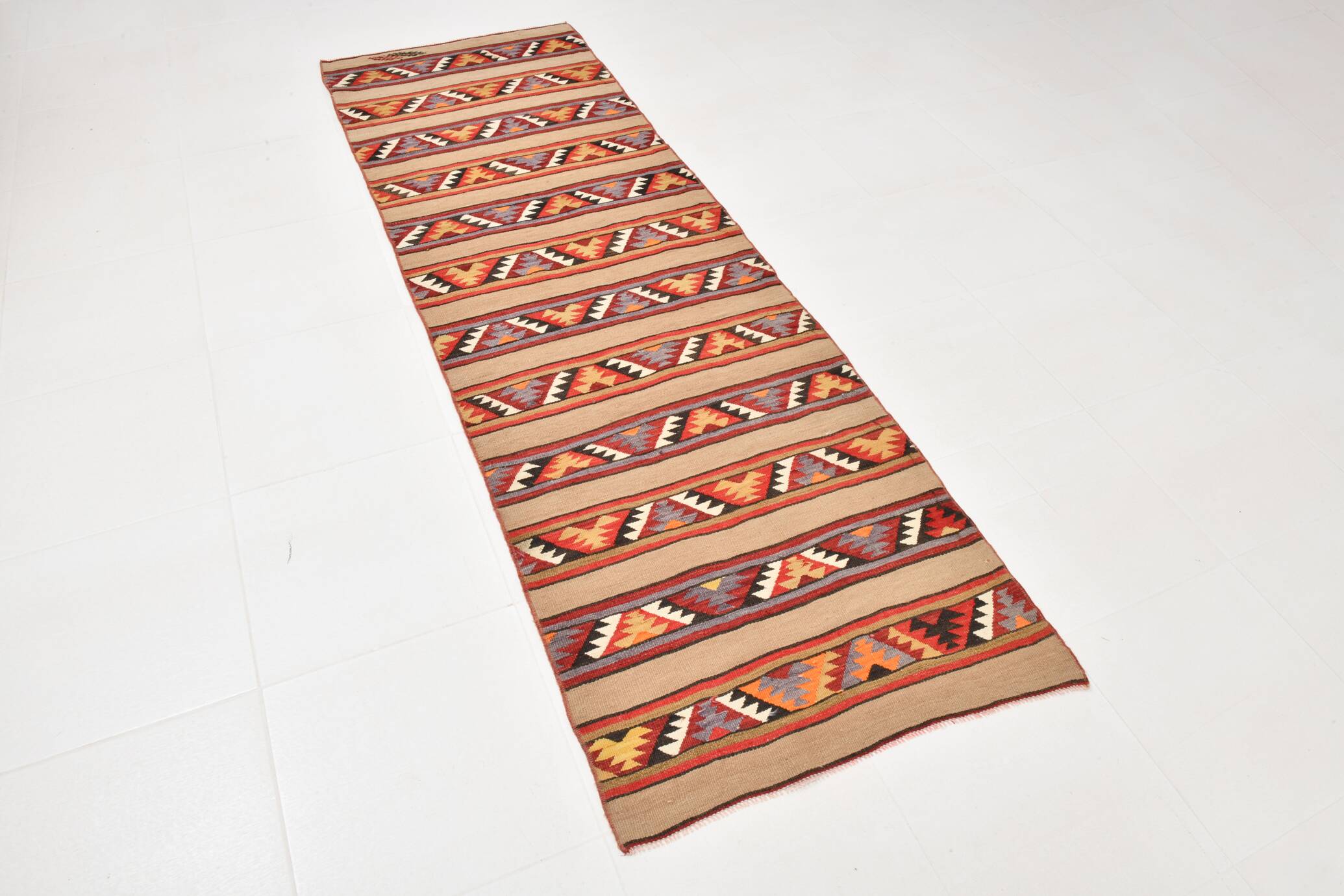 Tapis couloir kilim vintage – Tissage artisanal d’Anatolie, années 60
