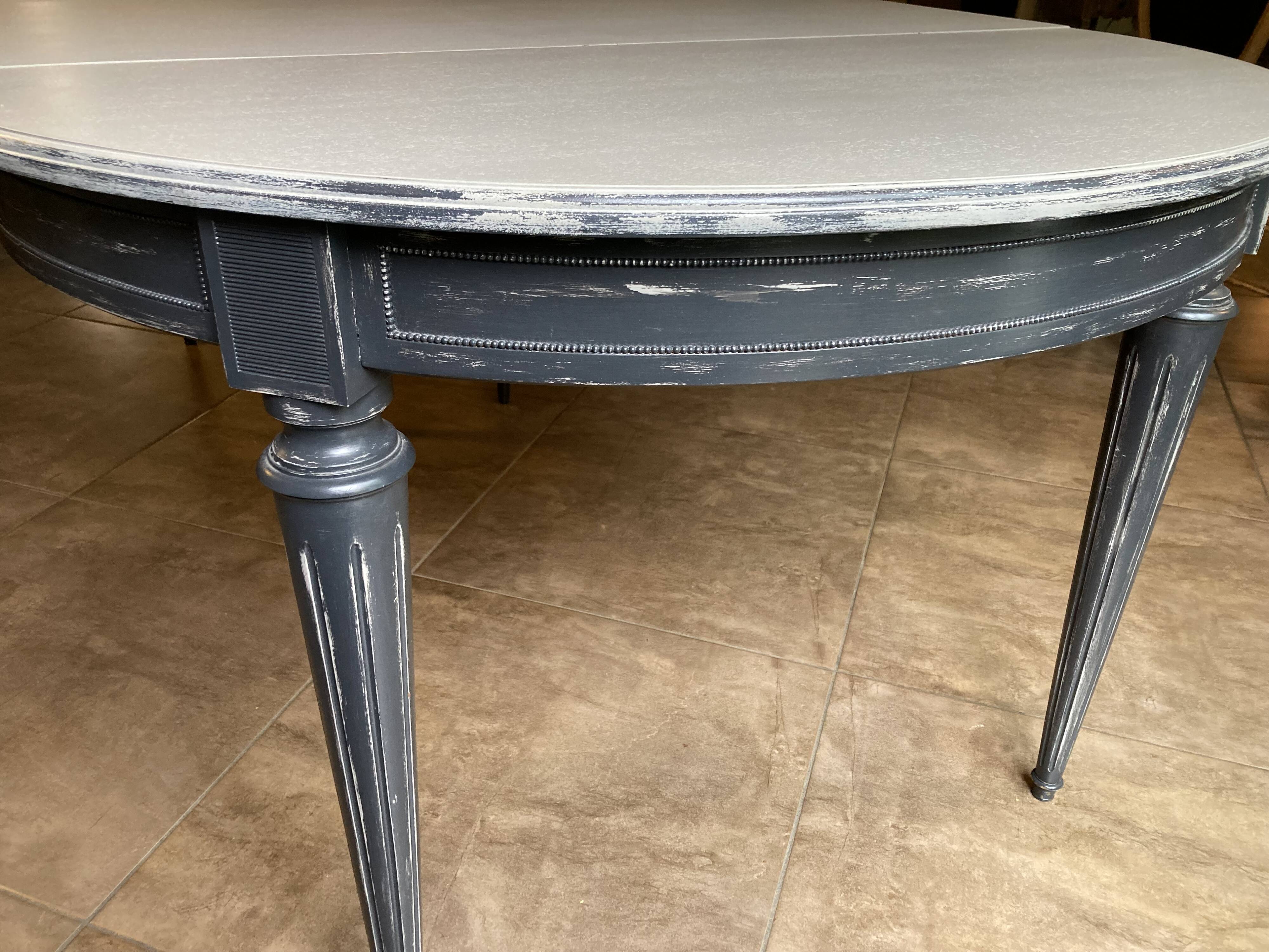 Louis XVI style extendable table in grey painted wood