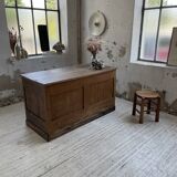 Central island trading counter in walnut