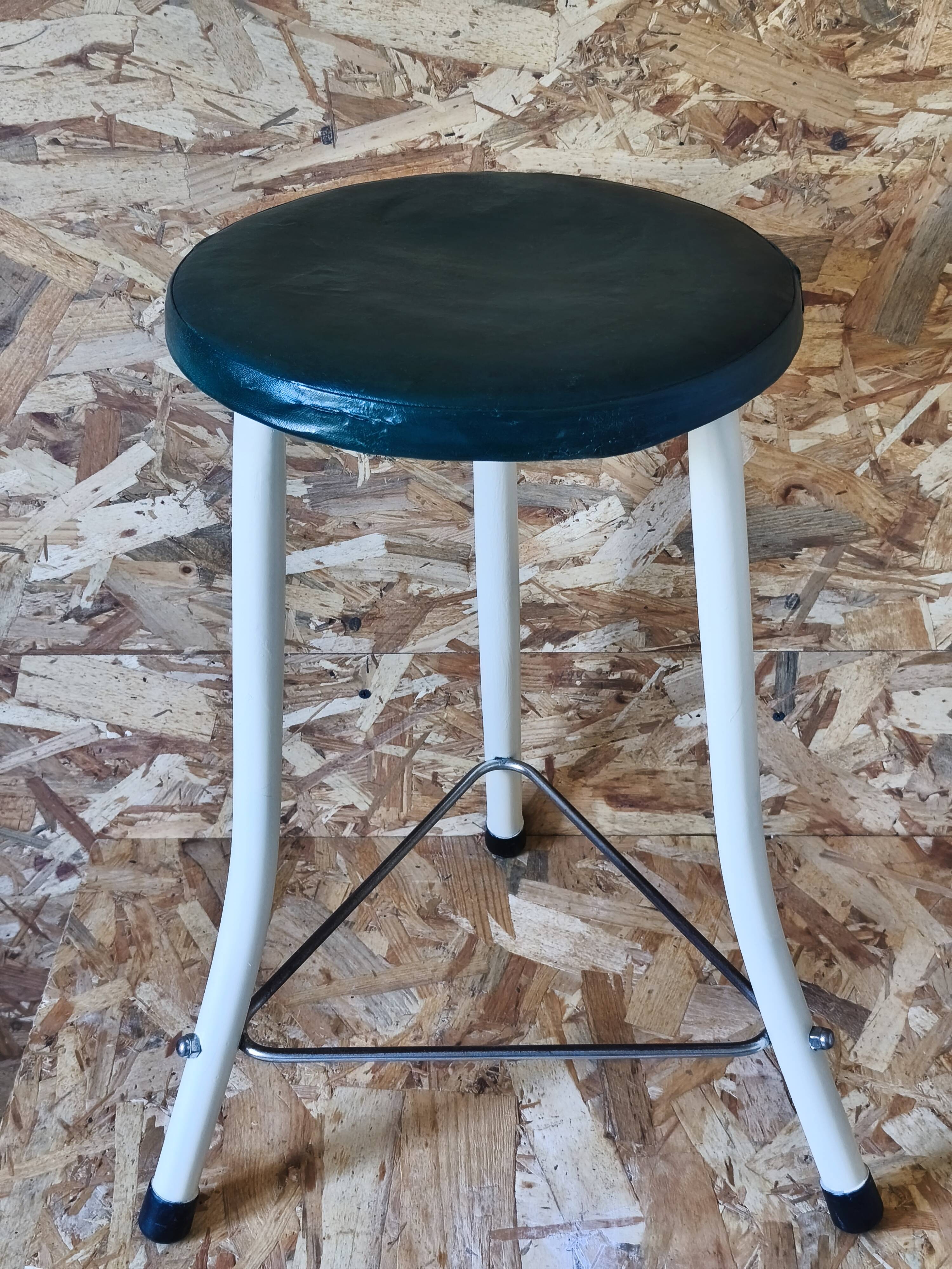 Tripod stool