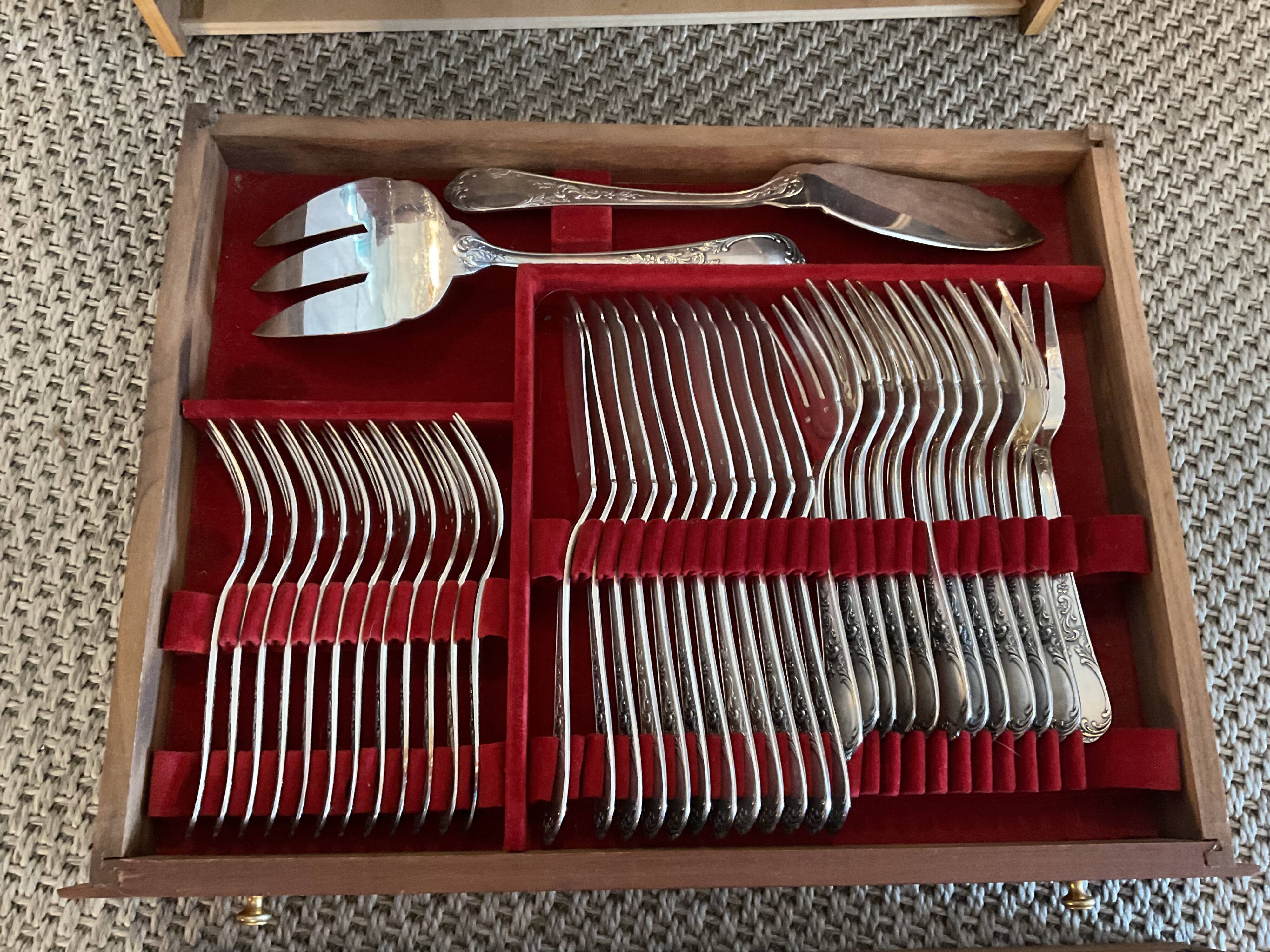 Household box 3 drawers. 101 pieces