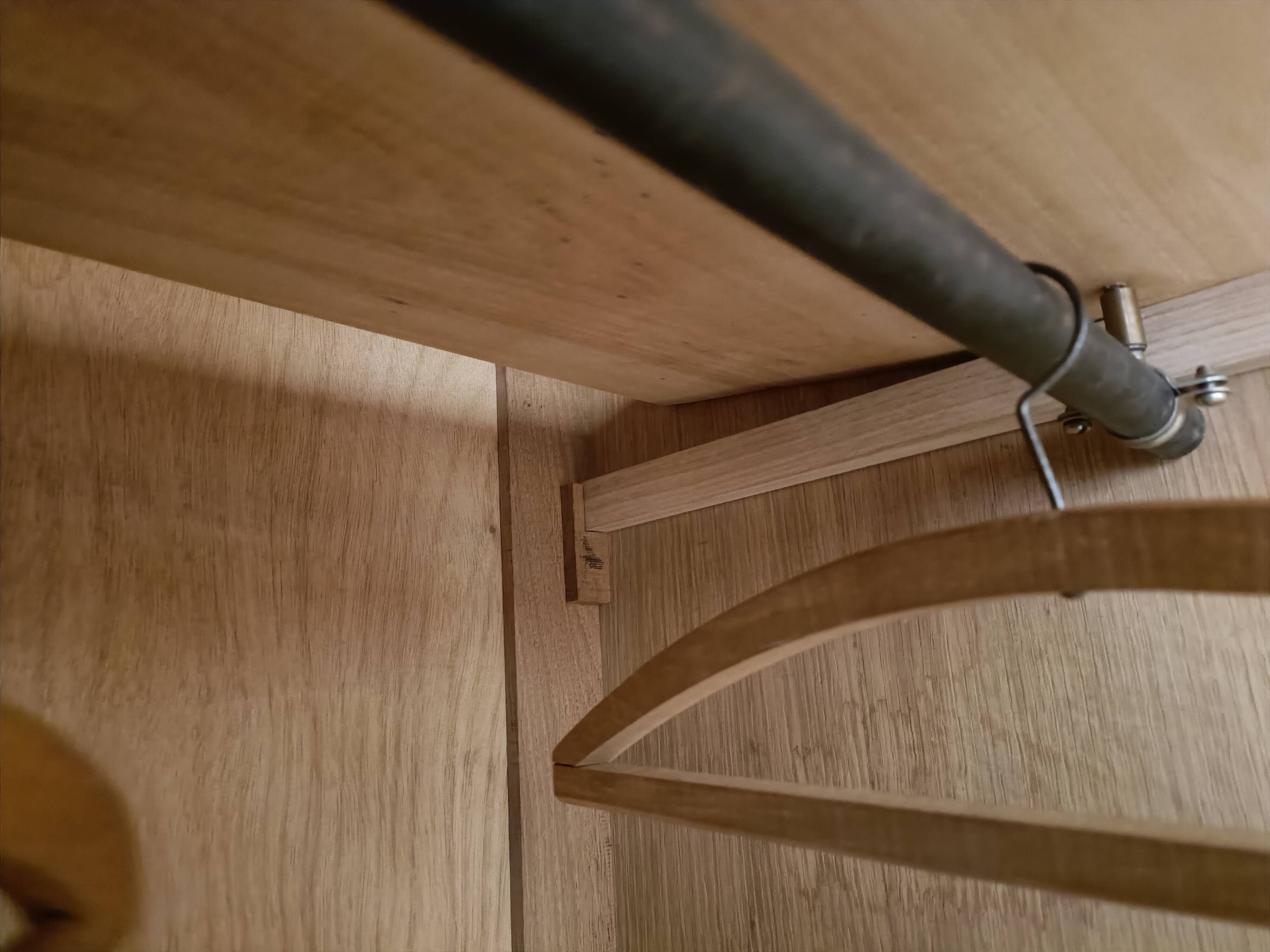 Wardrobe/sliding doors and tapered legs