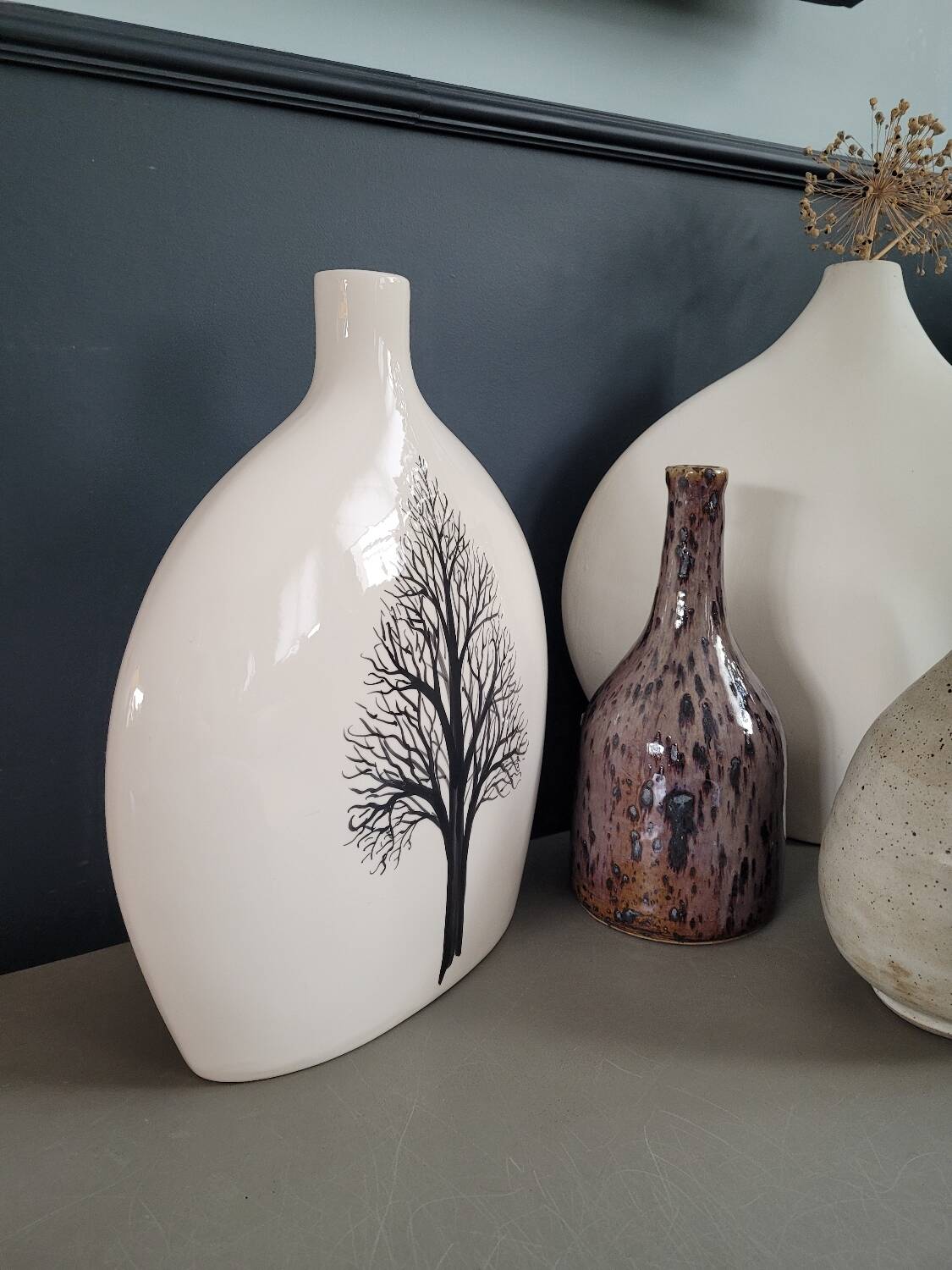 Large single-flower lentil vase