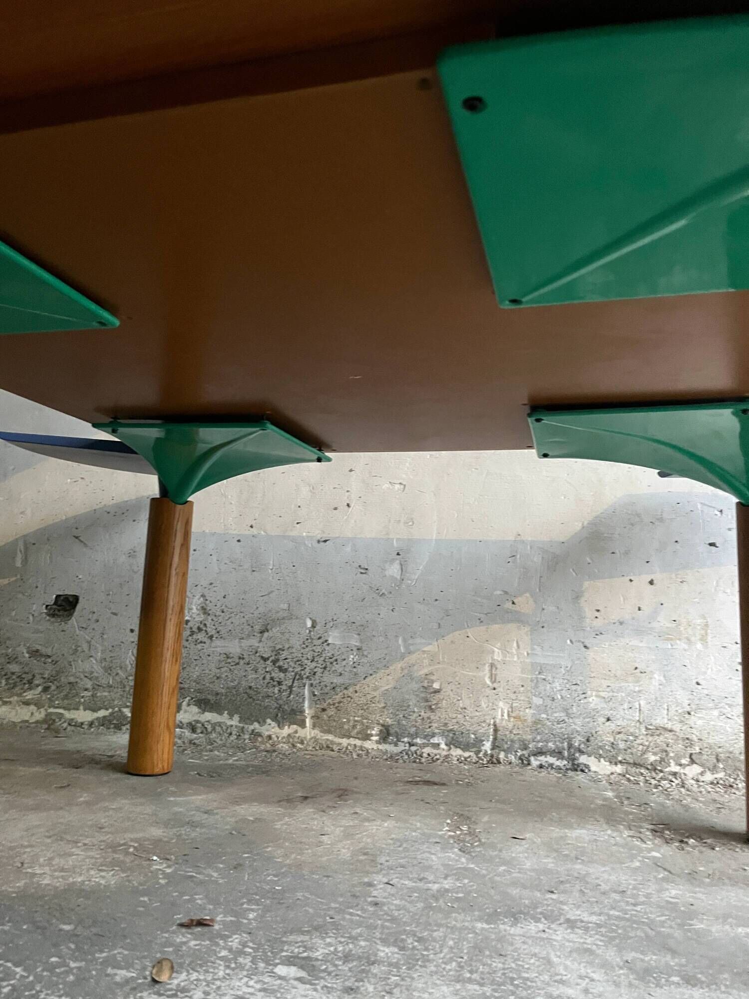 Square convertible table by Francesco Binfaré for Cassina, 1980s.