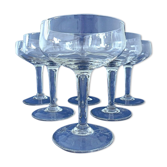 Suite of six glass champagne glasses on foot. Indication under the base: "imported from Belgium".