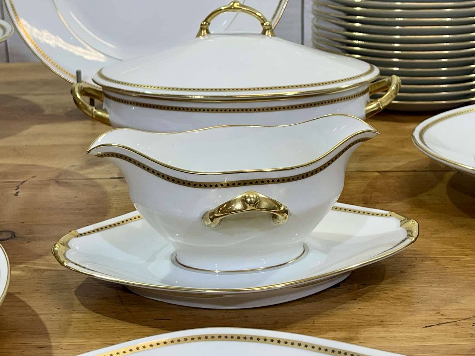 Service en porcelaine de Limoges - 107 pièces - années 1960