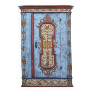 Armoire de mariée peinte