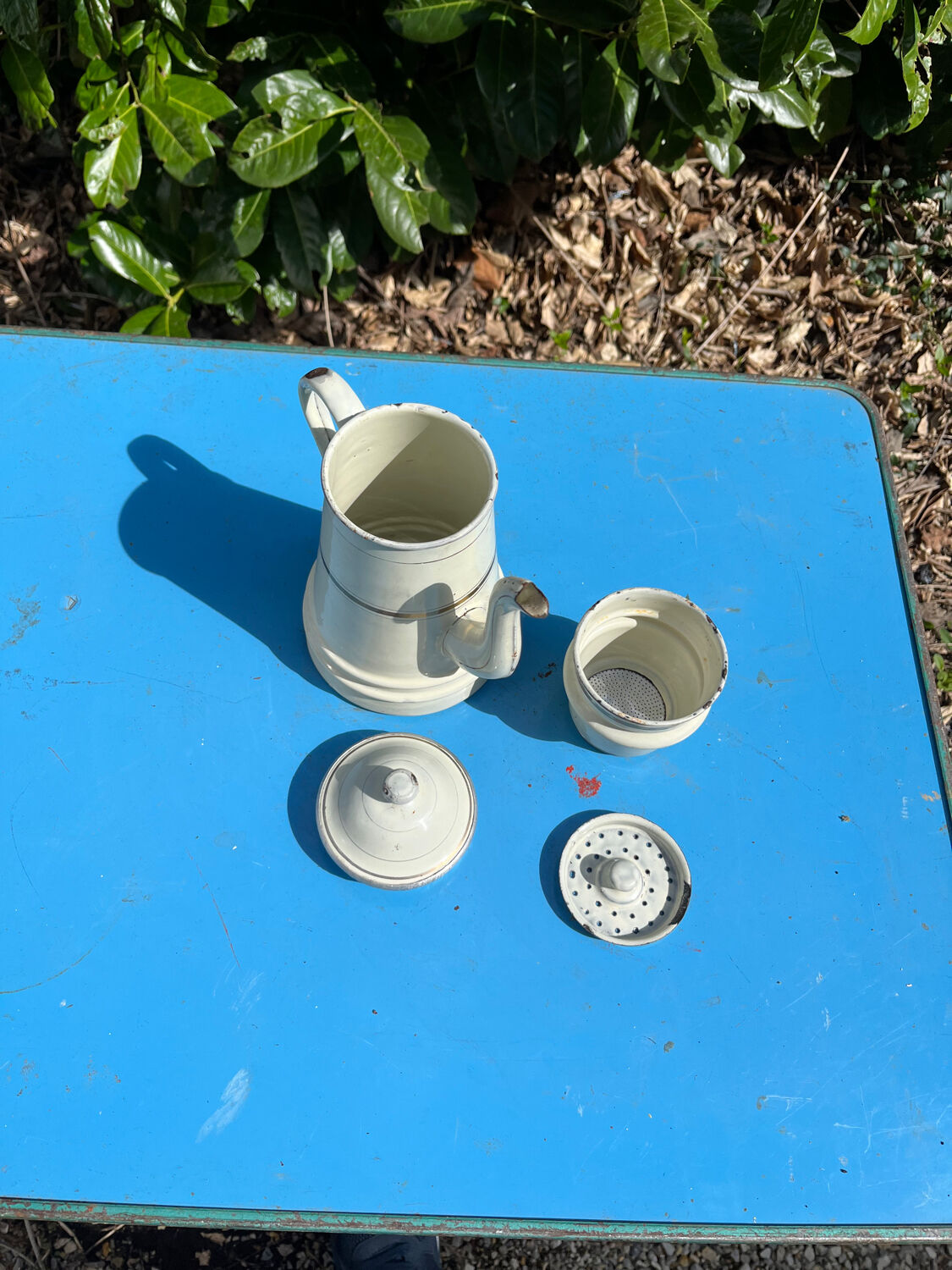 Enamelled coffee maker