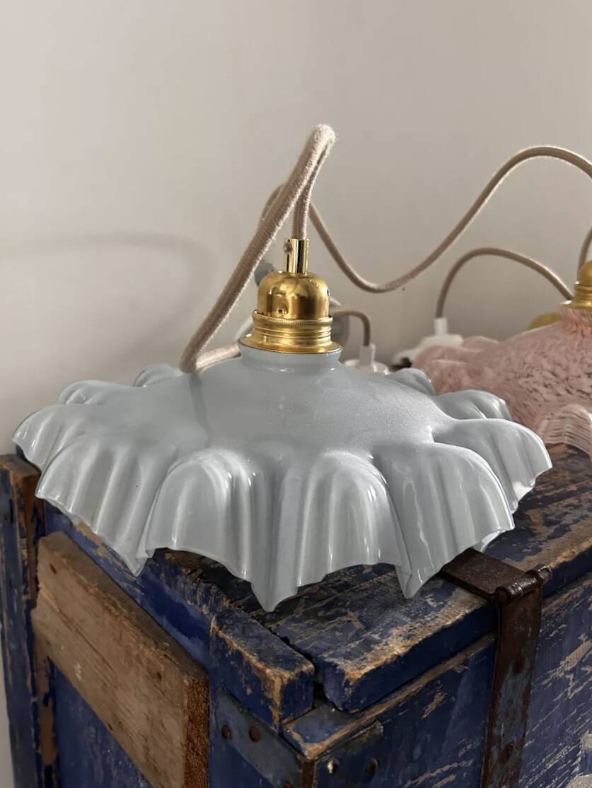 Lot de trois suspensions vintage en verre pastel