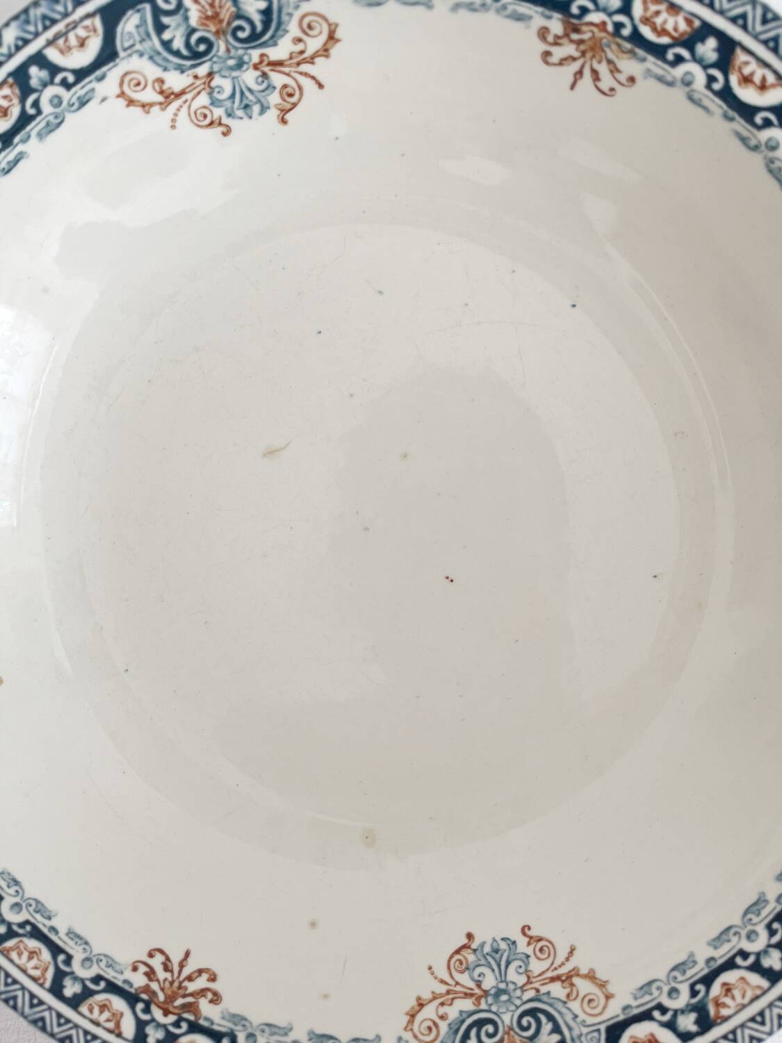 Round hollow salad bowl in ironstone “Diderot” Longwy