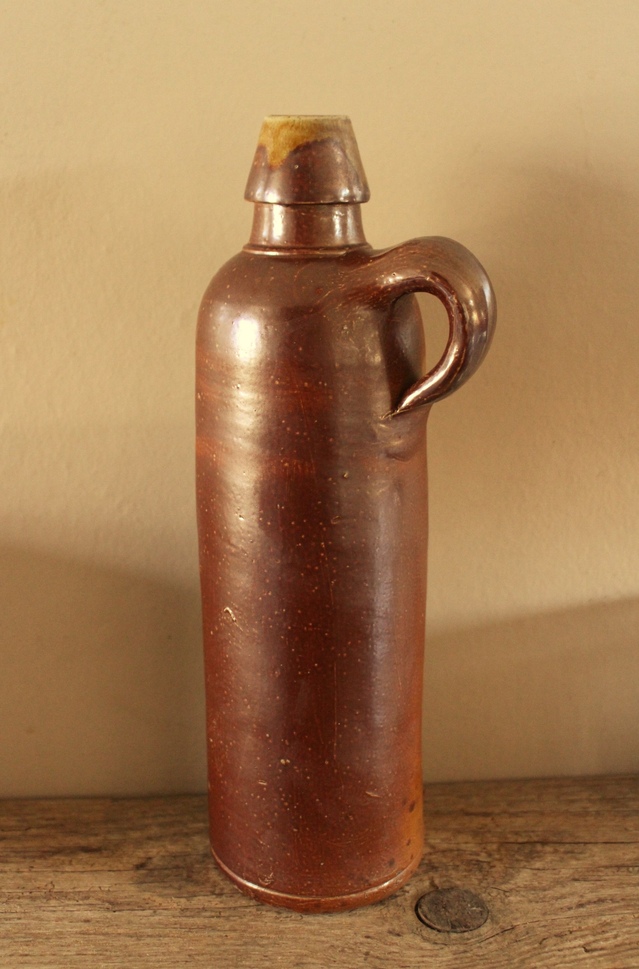 Bouteille liqueur grès vintage poignée